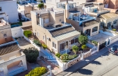 V4S2215, 3 Bedroom 2 bathroom villa with garden, private parking, balcony and roof terrace in san miguel