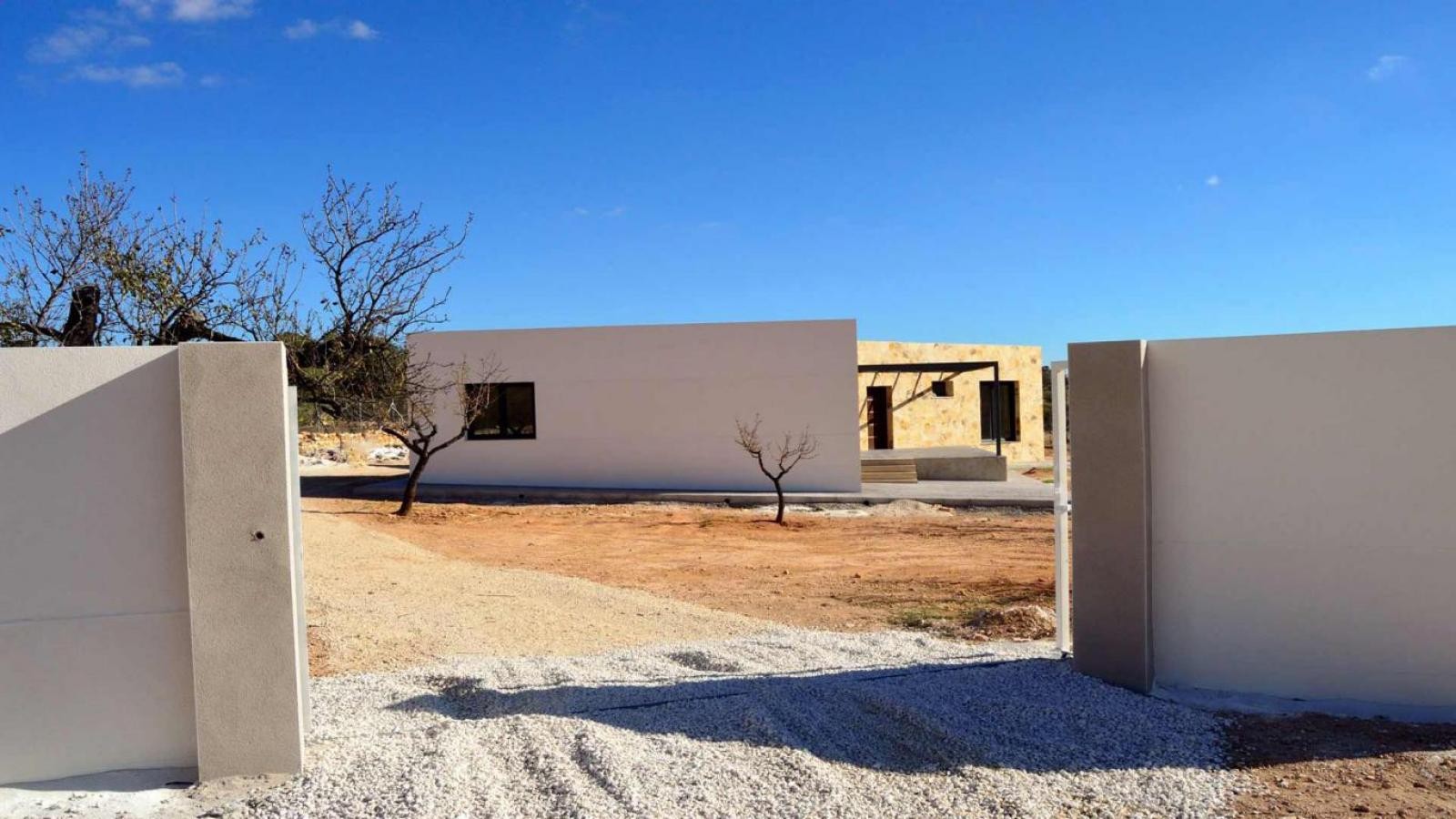 Resale - 4 Bedroom 2 Bathroom Villa in Hondón de las Nieves - - Alicante Resale - 4 Bedroom 2 Bathroom Villa in Hondón de las Nieves - - Alicante