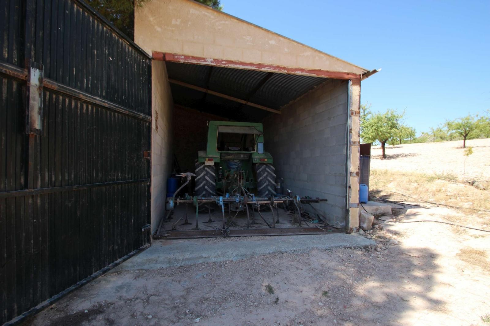 Resale - 3 Bedroom 1 Bathroom Country house in Yecla - - Murcia Resale - 3 Bedroom 1 Bathroom Country house in Yecla - - Murcia
