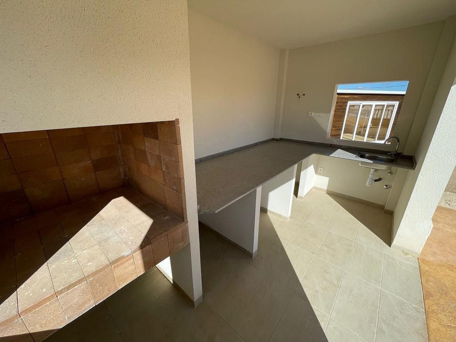 Resale - 6 Bedroom 4 Bathroom Villa in Pinoso - - Alicante Resale - 6 Bedroom 4 Bathroom Villa in Pinoso - - Alicante