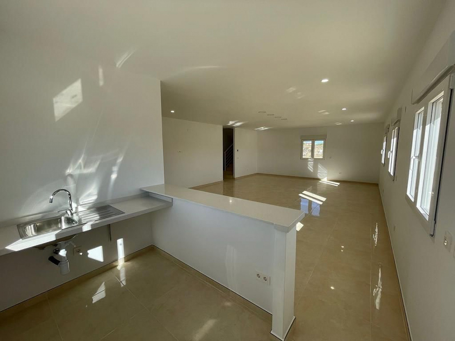 Resale - 6 Bedroom 4 Bathroom Villa in Pinoso - - Alicante Resale - 6 Bedroom 4 Bathroom Villa in Pinoso - - Alicante