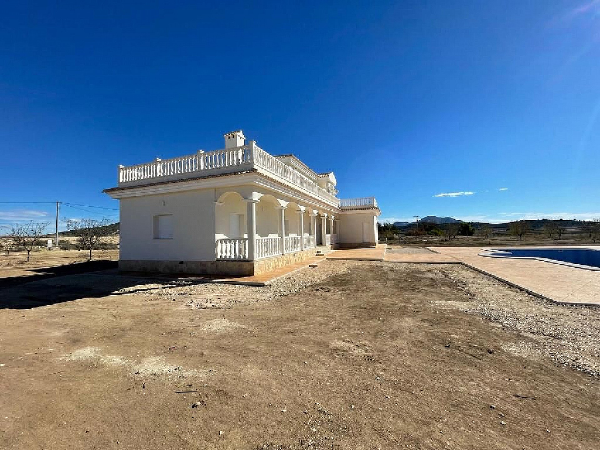 Resale - 6 Bedroom 4 Bathroom Villa in Pinoso - - Alicante Resale - 6 Bedroom 4 Bathroom Villa in Pinoso - - Alicante