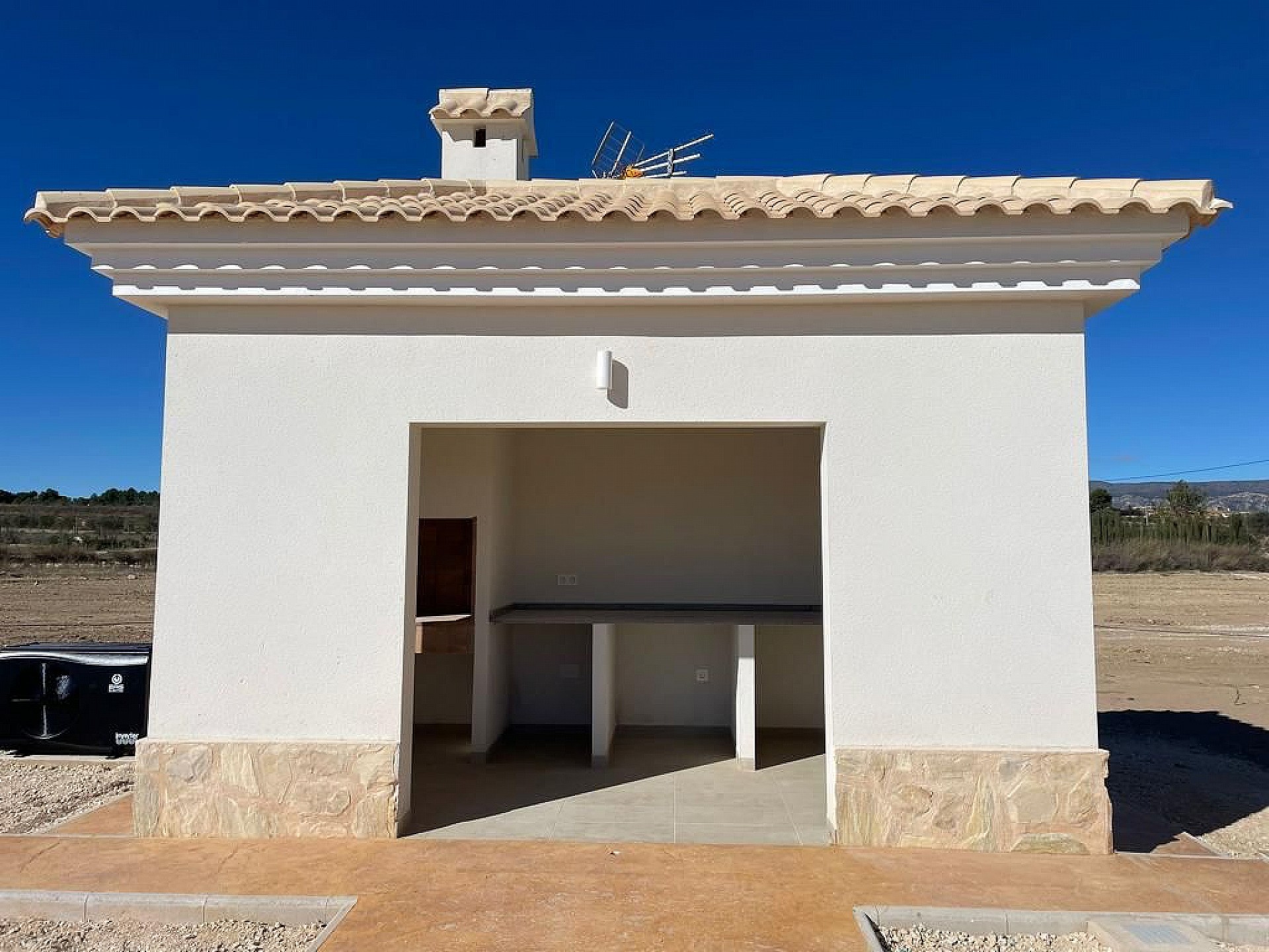 Resale - 6 Bedroom 4 Bathroom Villa in Pinoso - - Alicante Resale - 6 Bedroom 4 Bathroom Villa in Pinoso - - Alicante