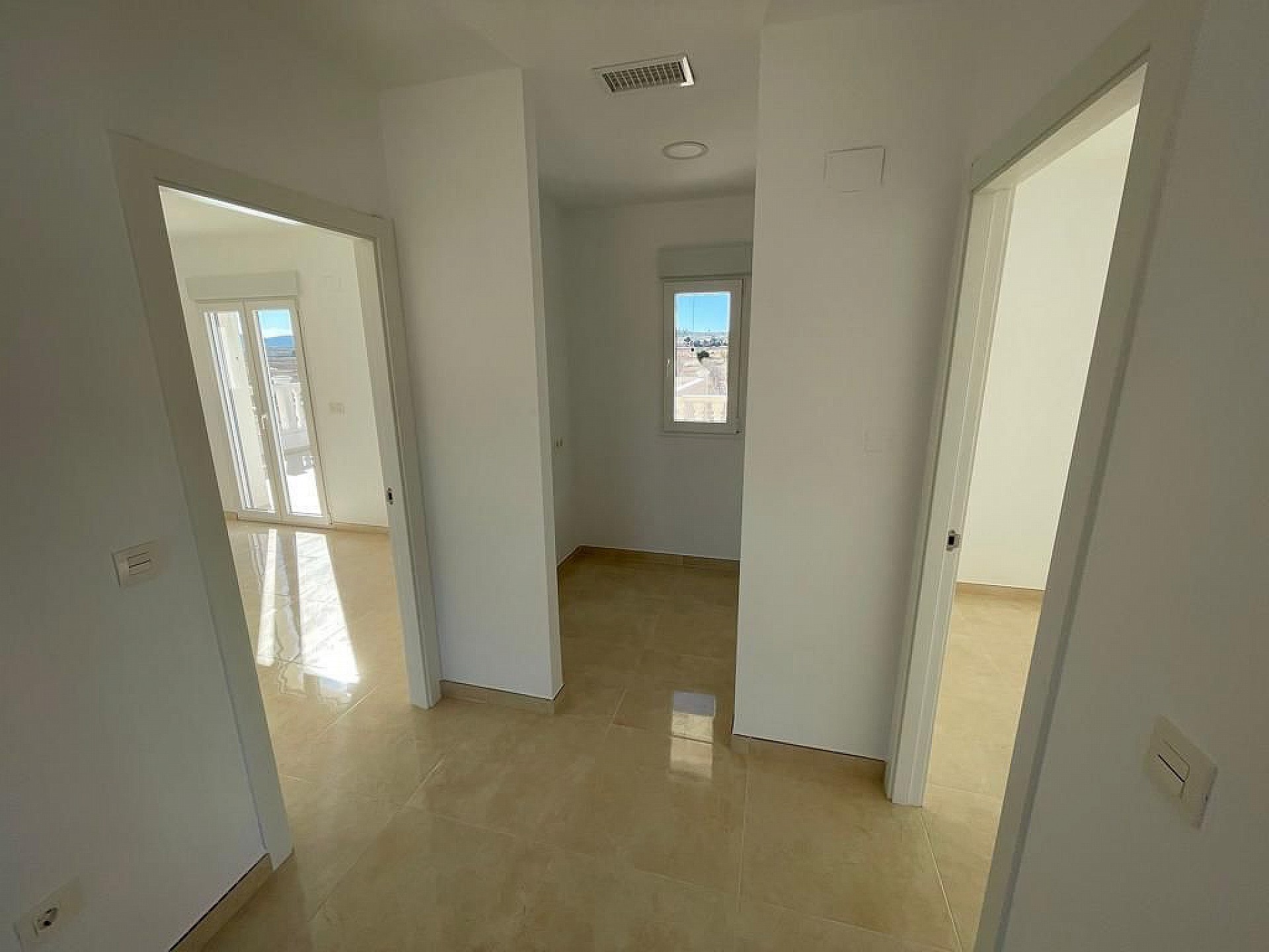 Resale - 6 Bedroom 4 Bathroom Villa in Pinoso - - Alicante Resale - 6 Bedroom 4 Bathroom Villa in Pinoso - - Alicante