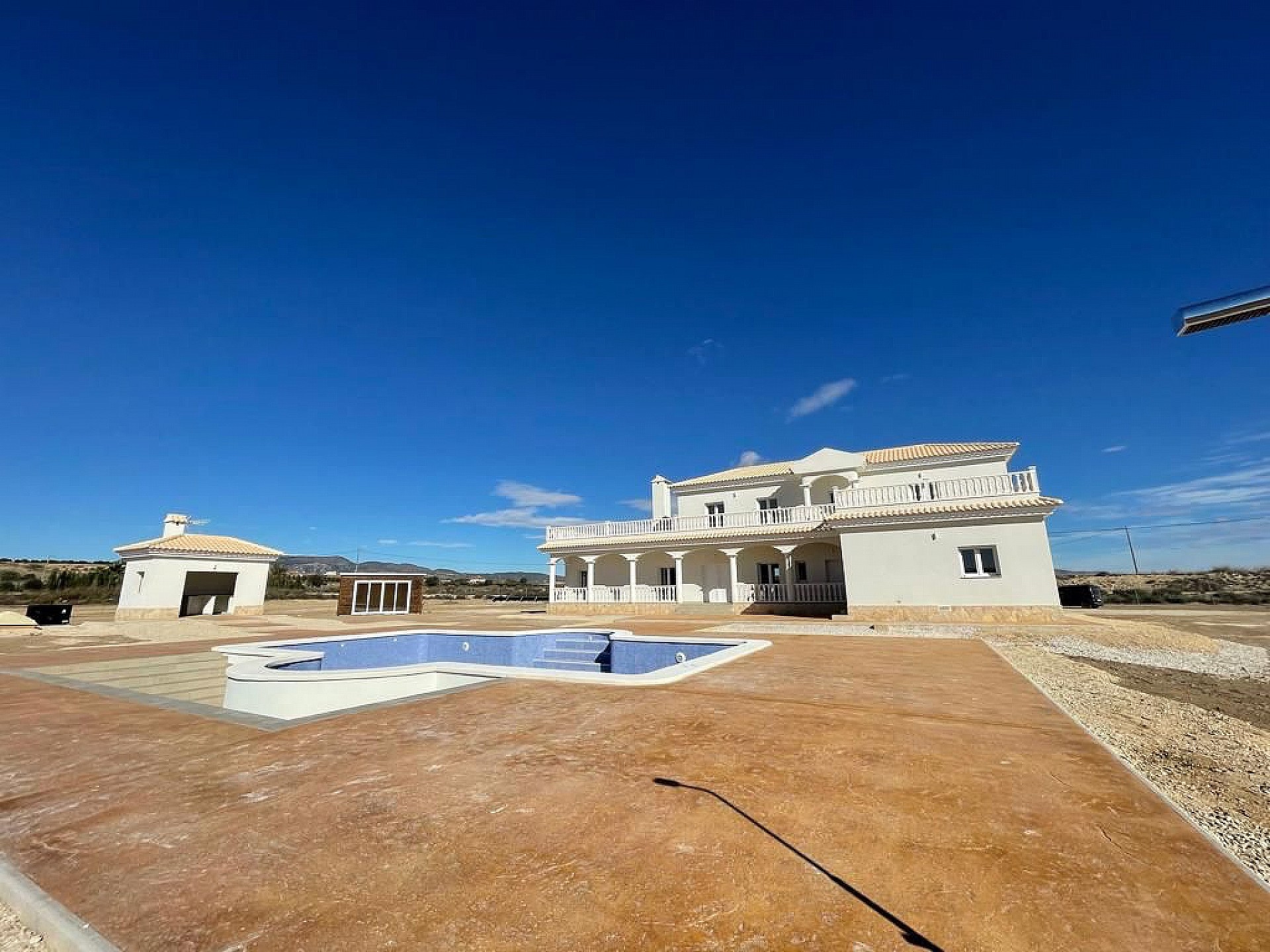 Resale - 6 Bedroom 4 Bathroom Villa in Pinoso - - Alicante Resale - 6 Bedroom 4 Bathroom Villa in Pinoso - - Alicante