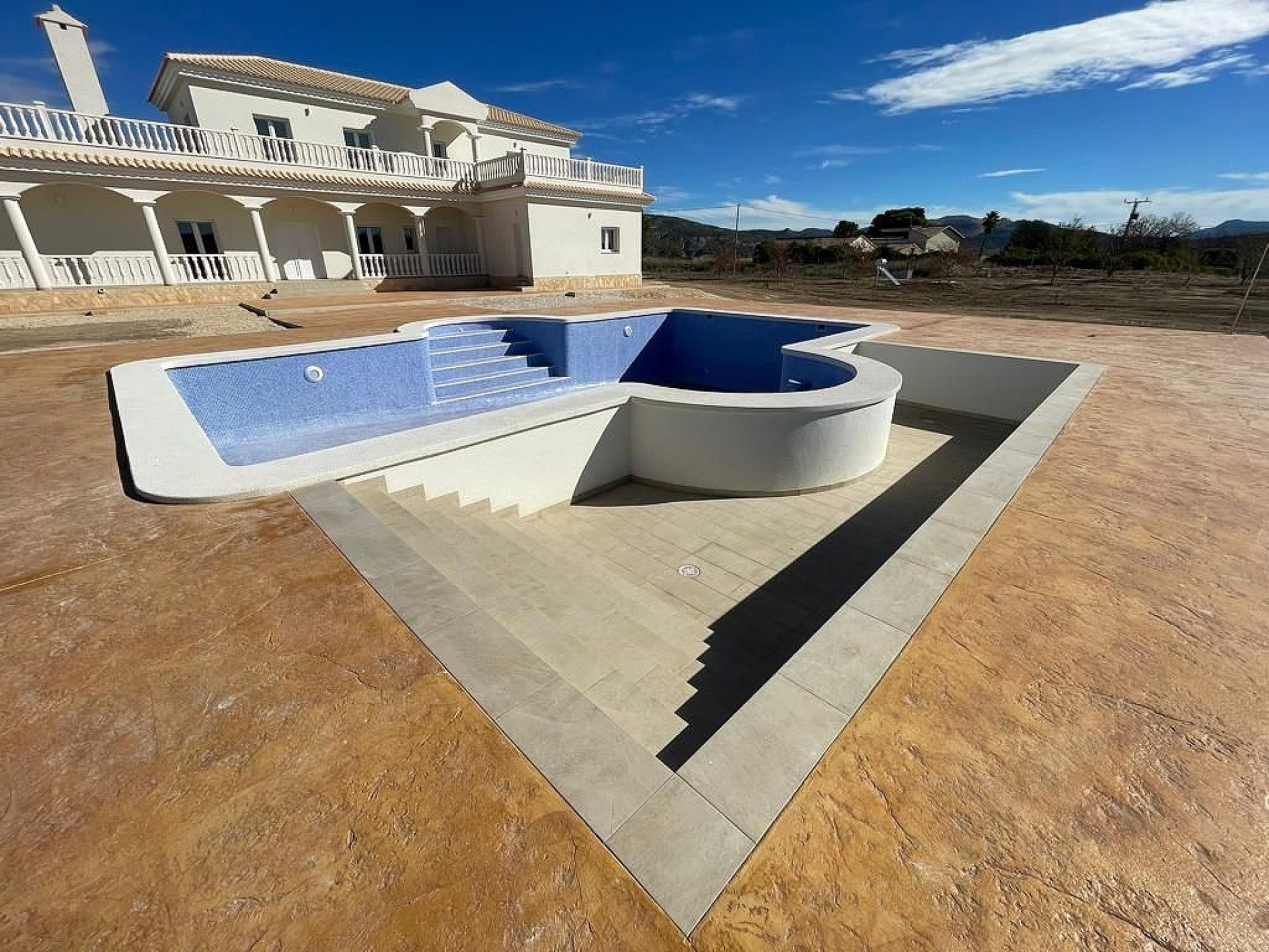 Resale - 6 Bedroom 4 Bathroom Villa in Pinoso - - Alicante Resale - 6 Bedroom 4 Bathroom Villa in Pinoso - - Alicante