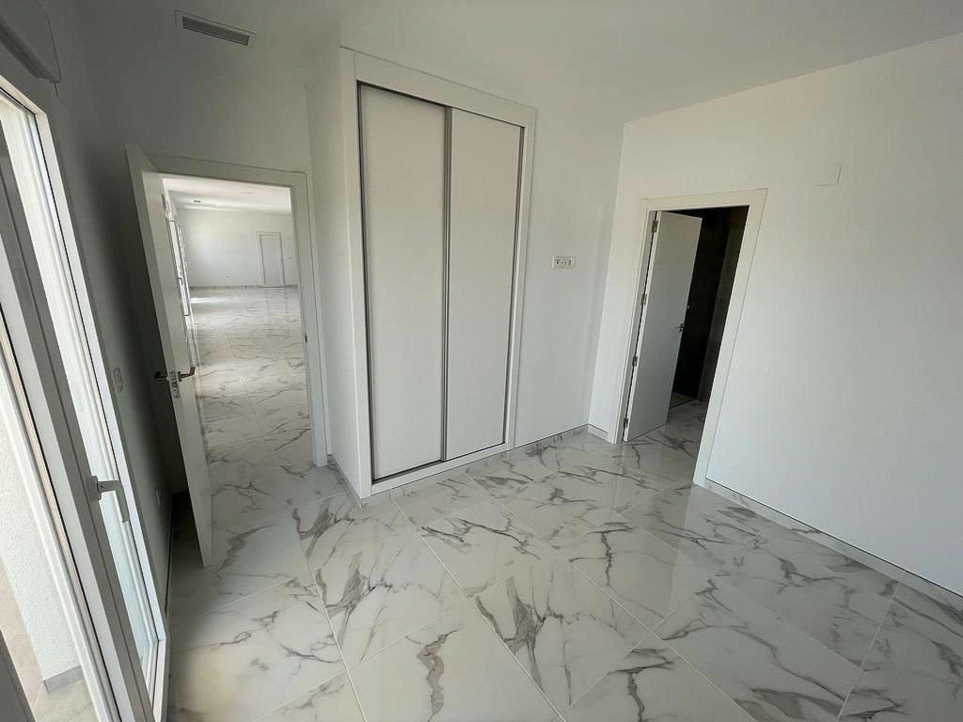 Resale - 4 Bedroom 3 Bathroom Villa in Pinoso - - Alicante Resale - 4 Bedroom 3 Bathroom Villa in Pinoso - - Alicante