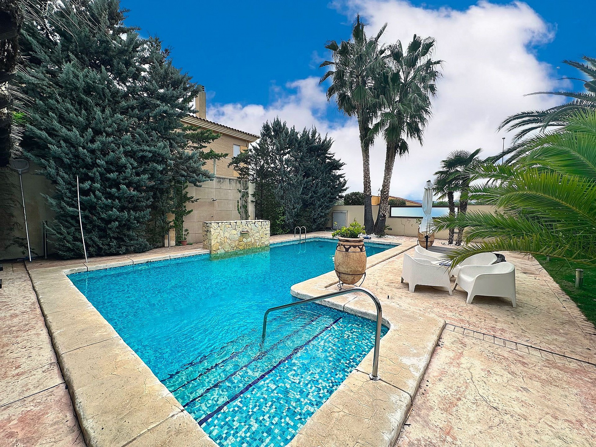 Resale - 5 Bedroom 5 Bathroom Villa in Elda - - Alicante Resale - 5 Bedroom 5 Bathroom Villa in Elda - - Alicante