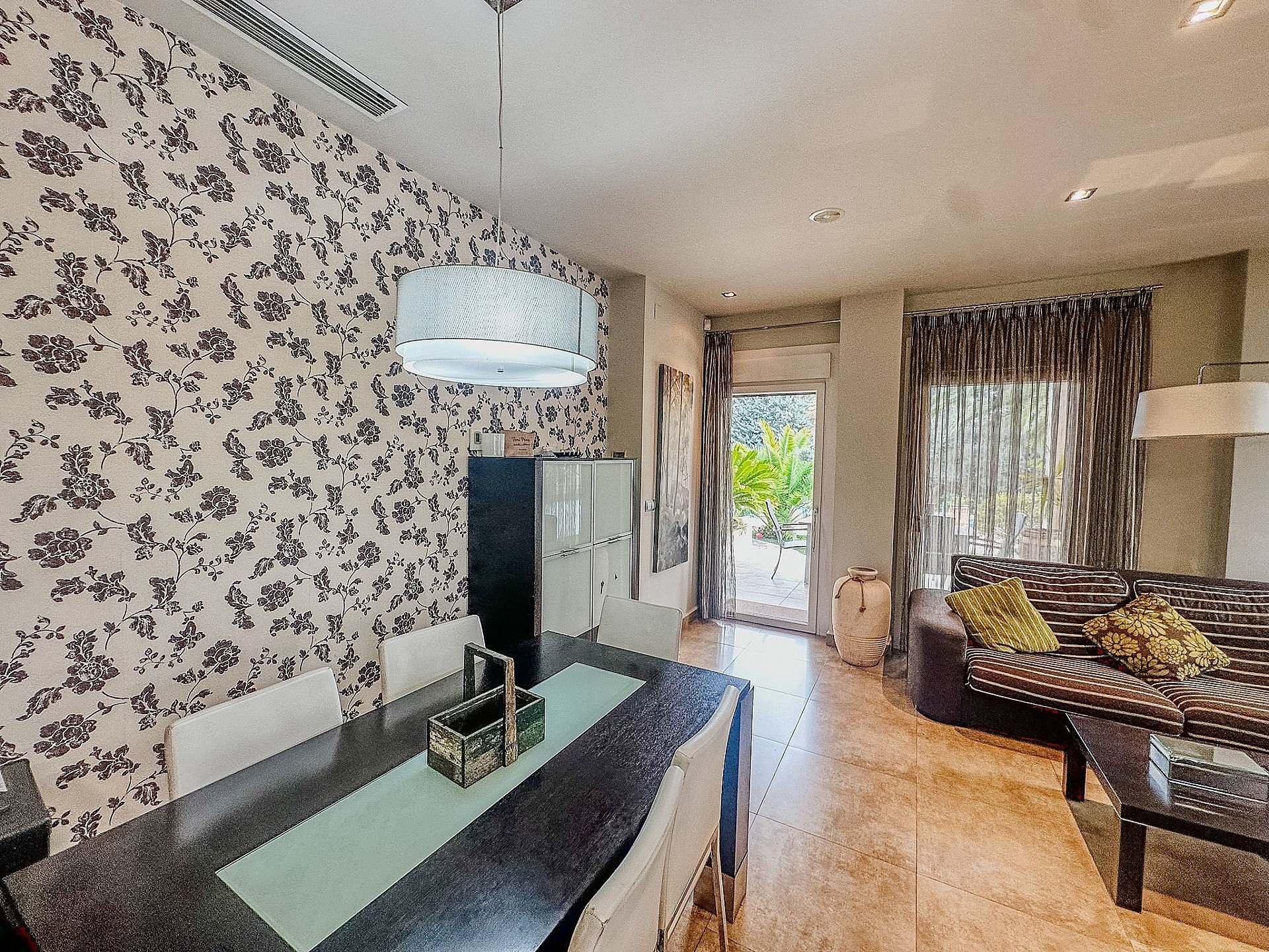 Resale - 5 Bedroom 5 Bathroom Villa in Elda - - Alicante Resale - 5 Bedroom 5 Bathroom Villa in Elda - - Alicante