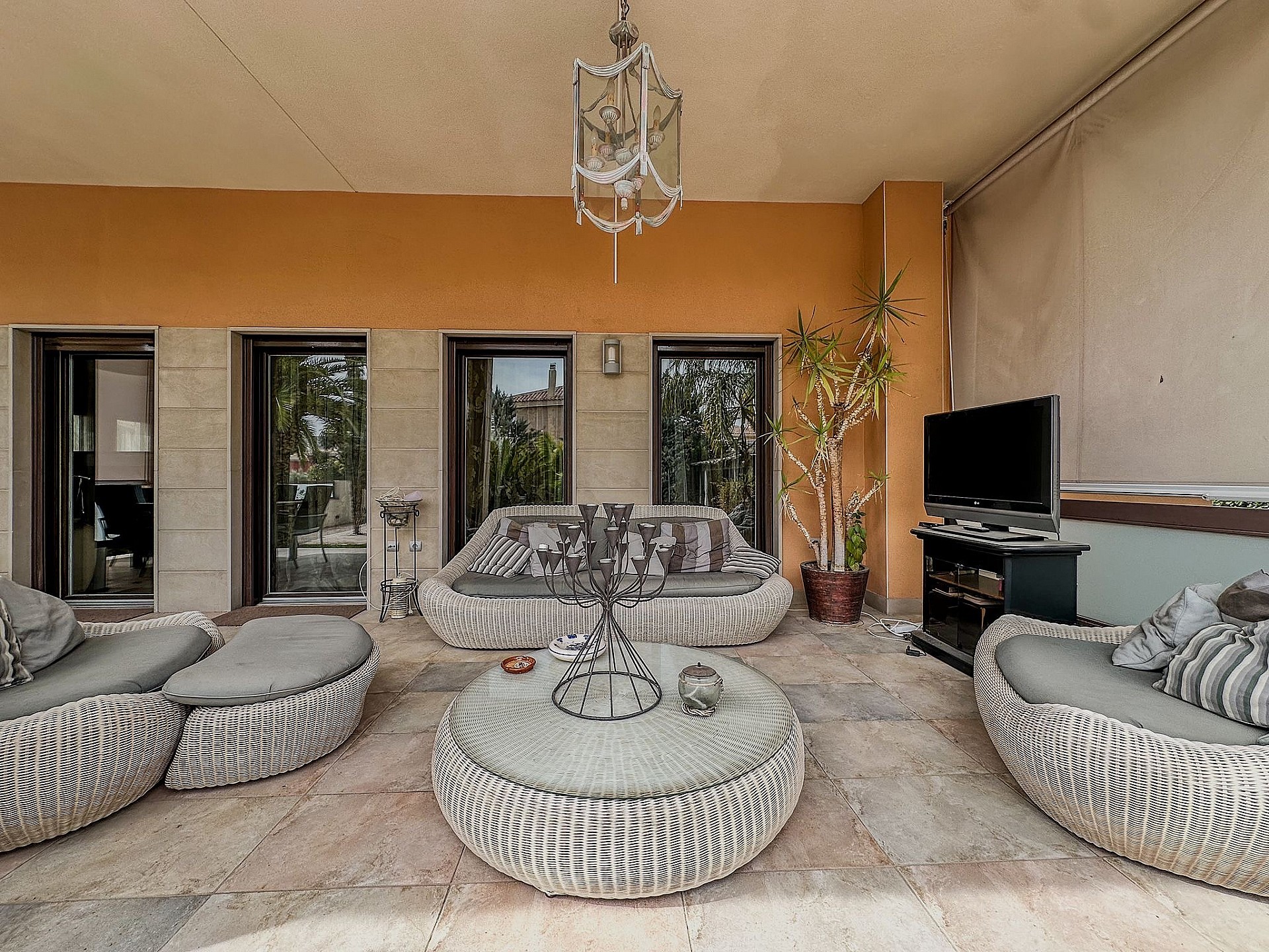 Resale - 5 Bedroom 5 Bathroom Villa in Elda - - Alicante Resale - 5 Bedroom 5 Bathroom Villa in Elda - - Alicante