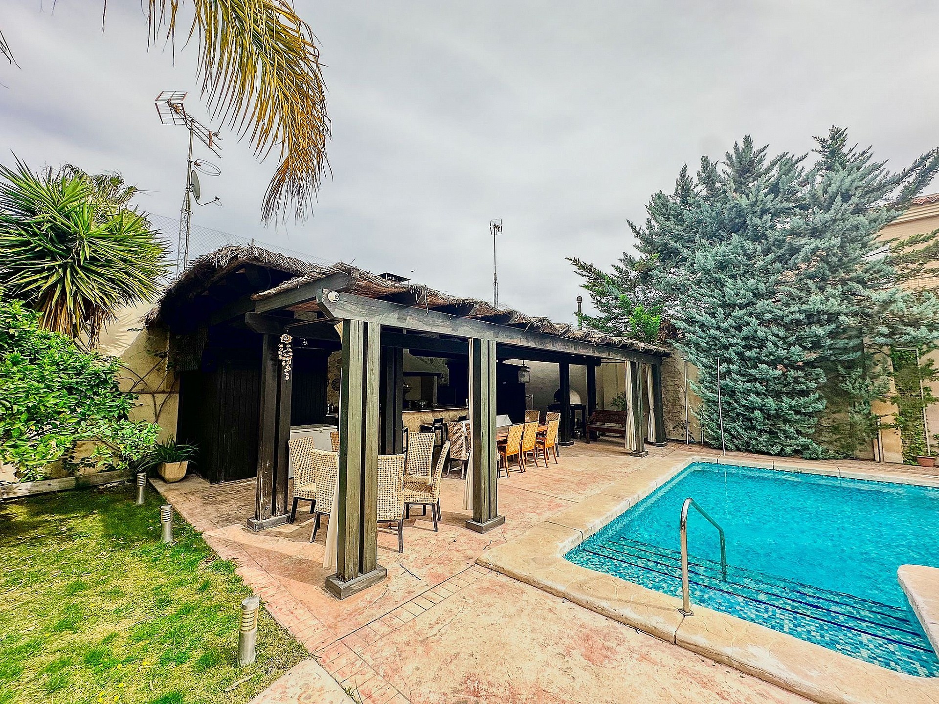 Resale - 5 Bedroom 5 Bathroom Villa in Elda - - Alicante Resale - 5 Bedroom 5 Bathroom Villa in Elda - - Alicante