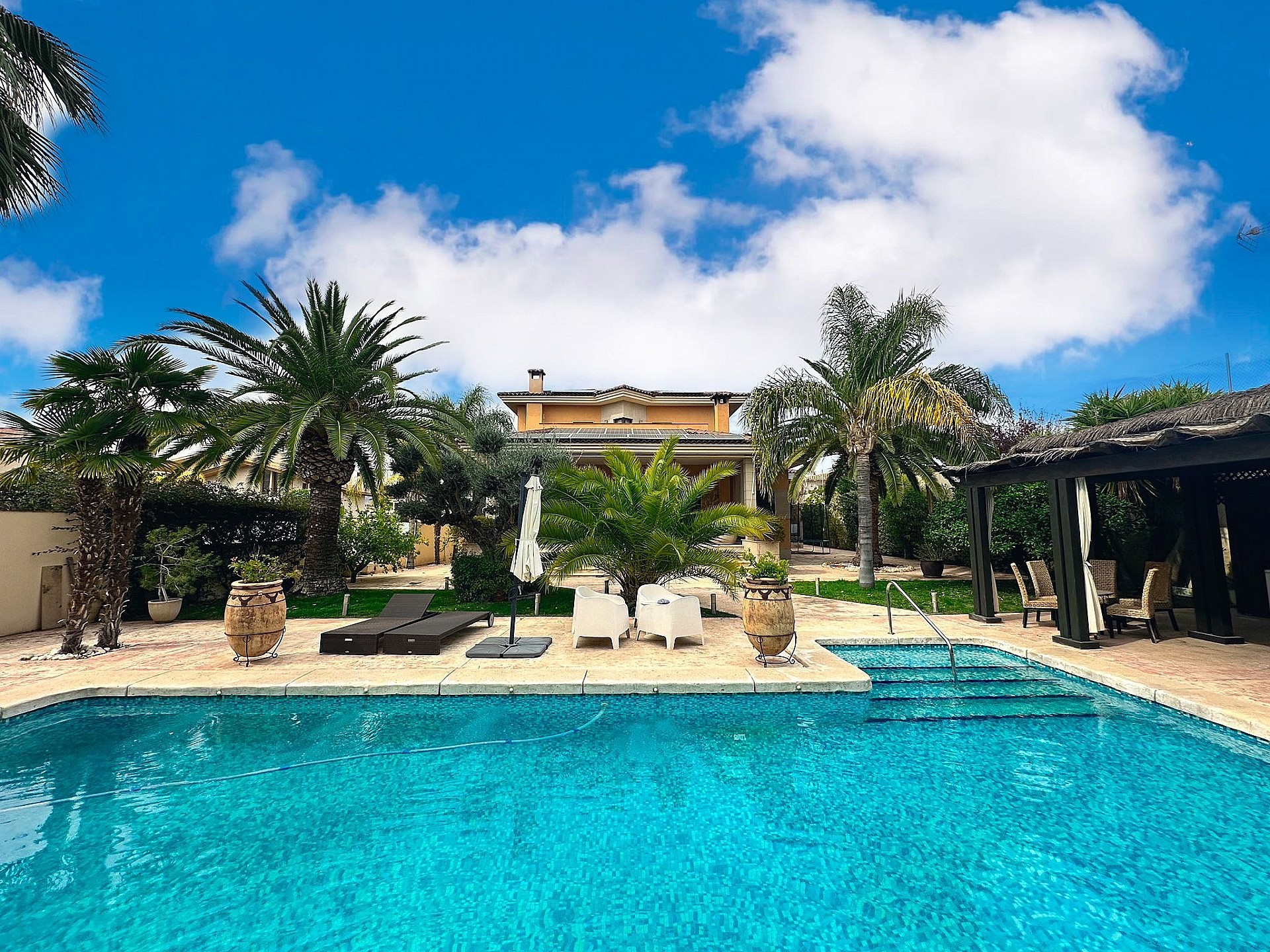Resale - 5 Bedroom 5 Bathroom Villa in Elda - - Alicante Resale - 5 Bedroom 5 Bathroom Villa in Elda - - Alicante