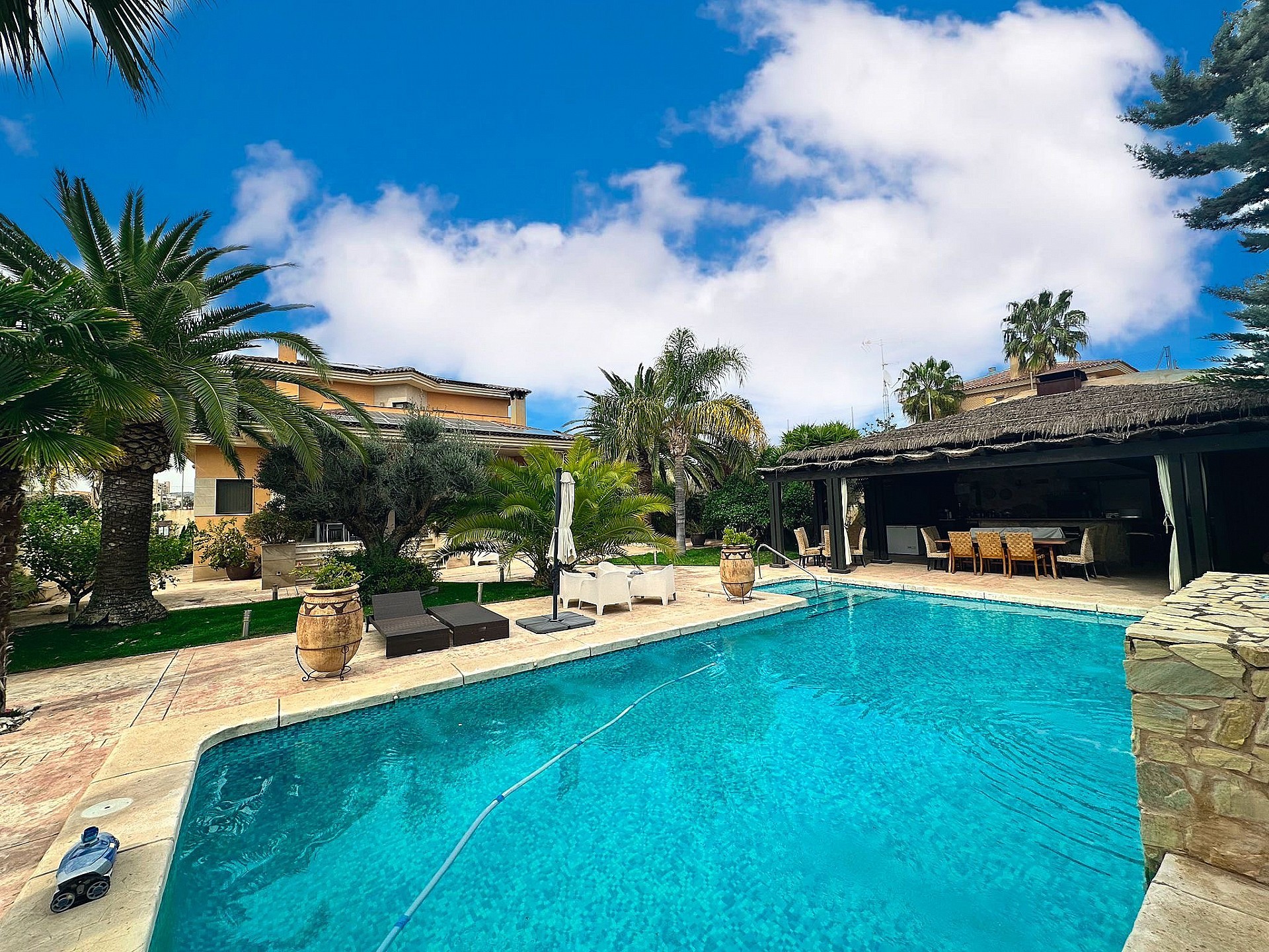 Resale - 5 Bedroom 5 Bathroom Villa in Elda - - Alicante Resale - 5 Bedroom 5 Bathroom Villa in Elda - - Alicante