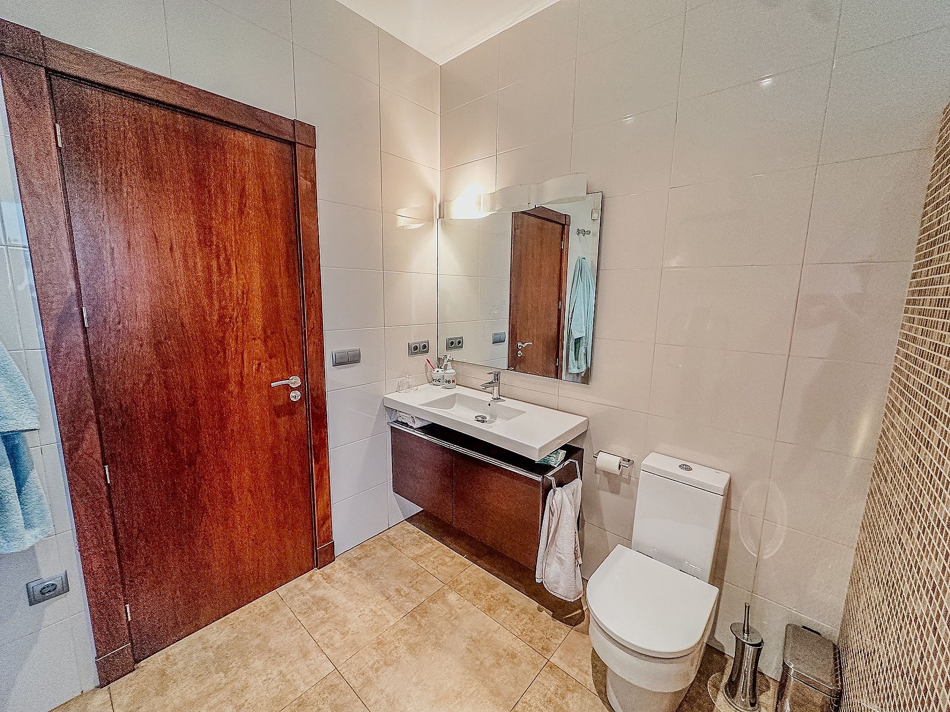 Resale - 5 Bedroom 5 Bathroom Villa in Elda - - Alicante Resale - 5 Bedroom 5 Bathroom Villa in Elda - - Alicante