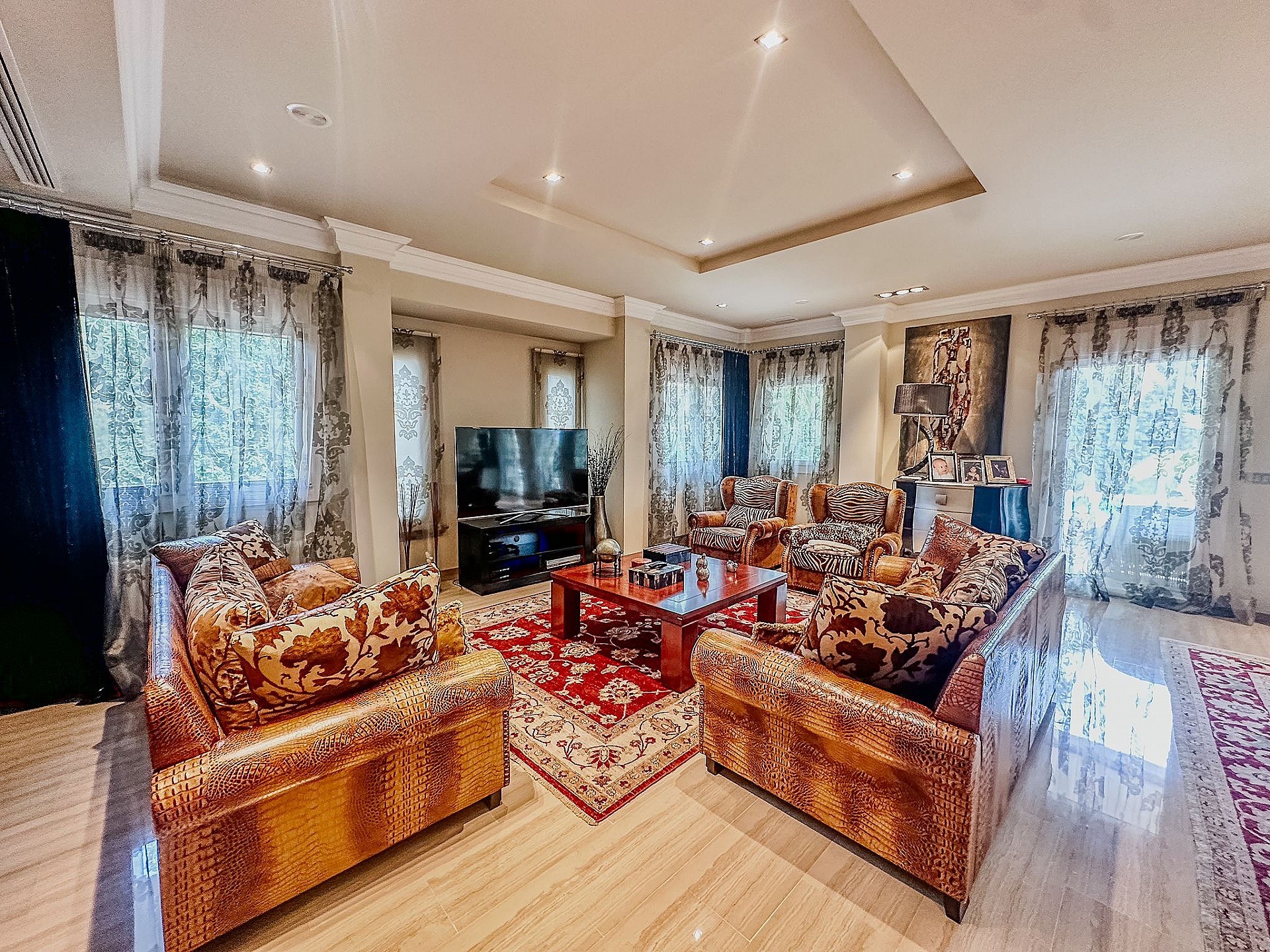 Resale - 5 Bedroom 5 Bathroom Villa in Elda - - Alicante Resale - 5 Bedroom 5 Bathroom Villa in Elda - - Alicante