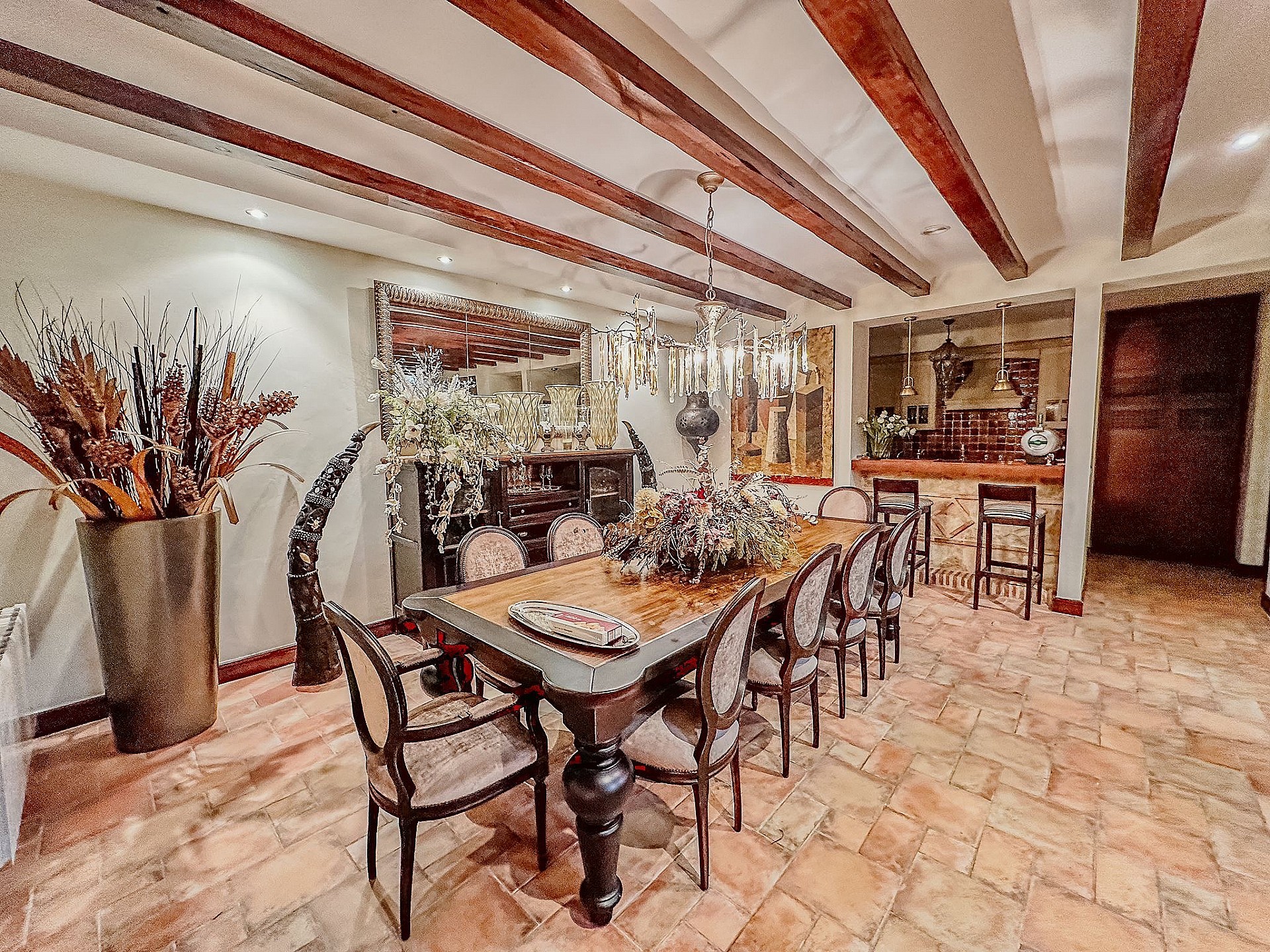 Resale - 5 Bedroom 5 Bathroom Villa in Elda - - Alicante Resale - 5 Bedroom 5 Bathroom Villa in Elda - - Alicante