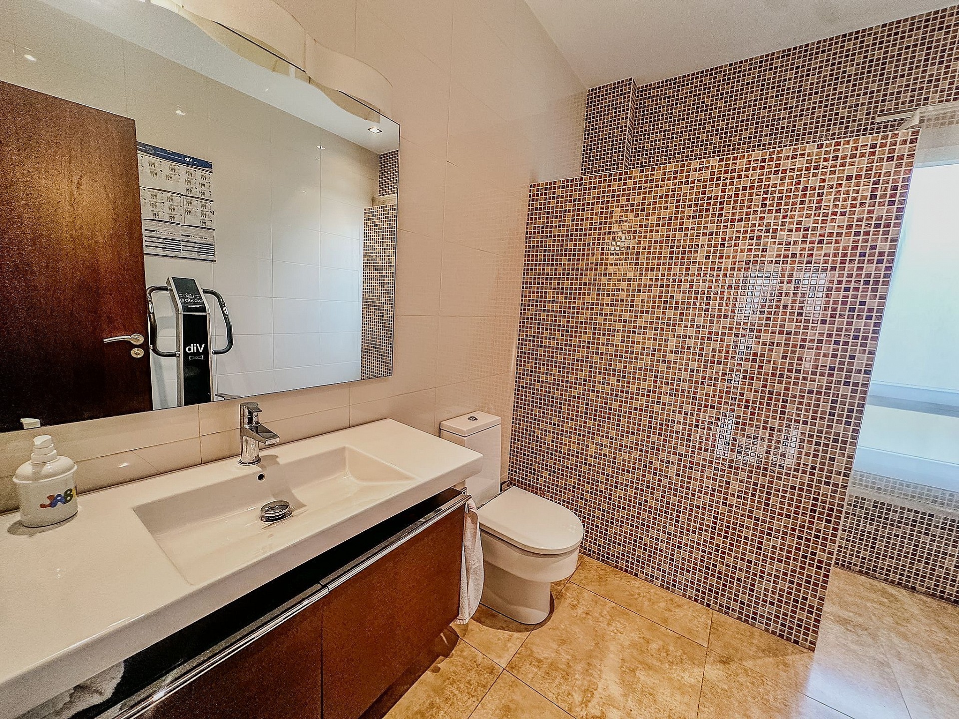 Resale - 5 Bedroom 5 Bathroom Villa in Elda - - Alicante Resale - 5 Bedroom 5 Bathroom Villa in Elda - - Alicante