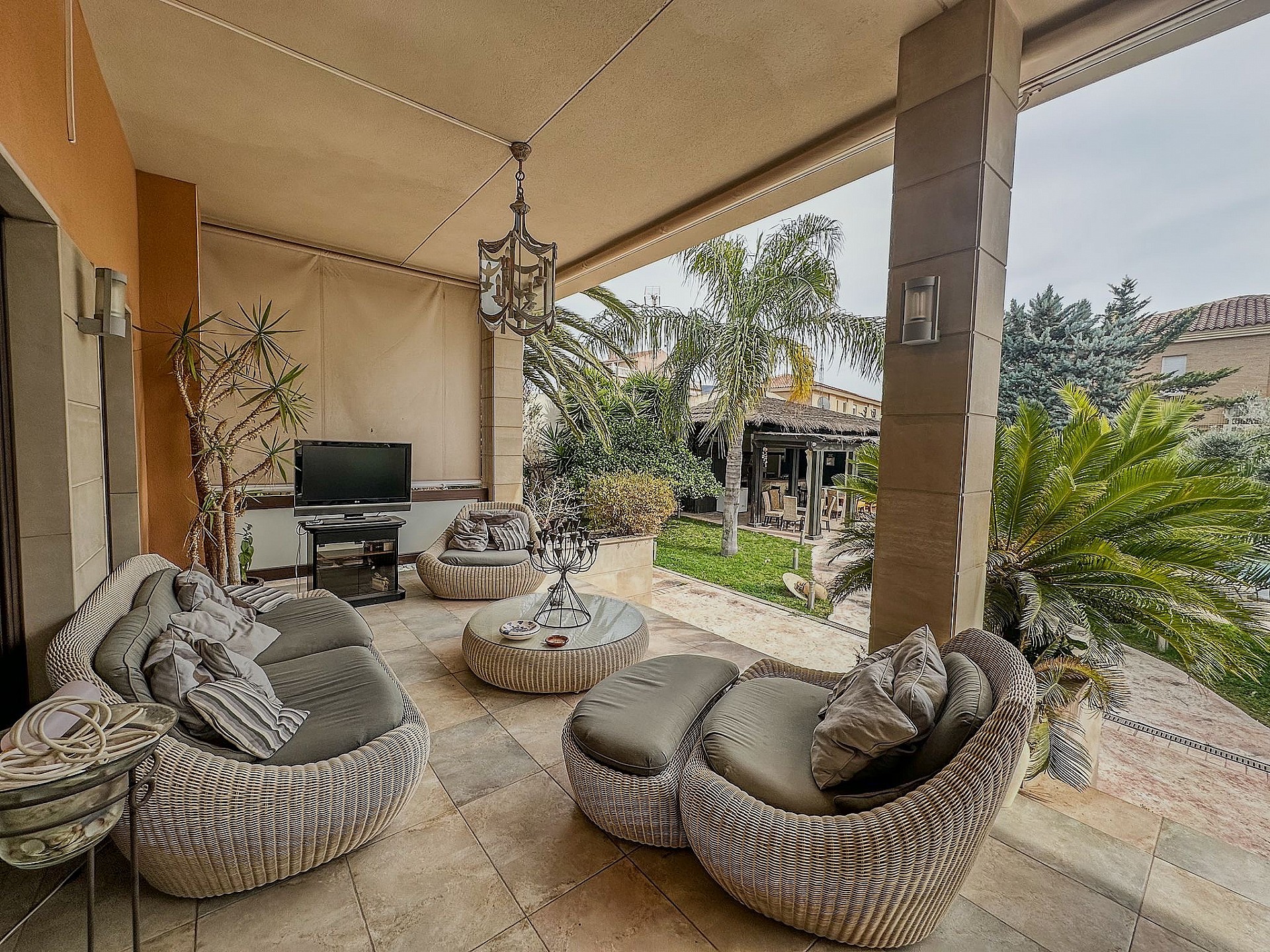 Resale - 5 Bedroom 5 Bathroom Villa in Elda - - Alicante Resale - 5 Bedroom 5 Bathroom Villa in Elda - - Alicante