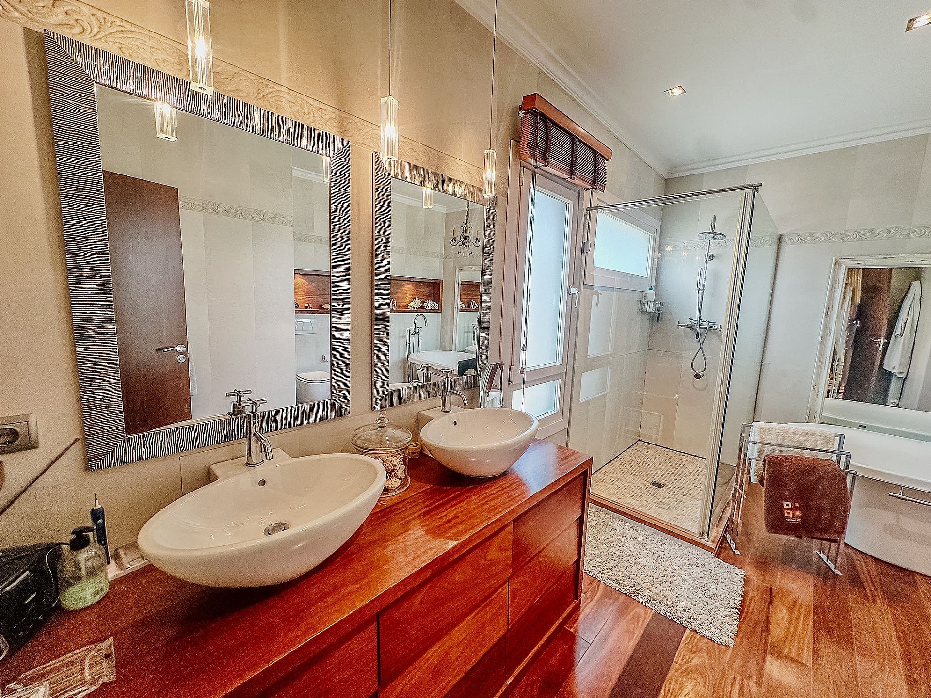 Resale - 5 Bedroom 5 Bathroom Villa in Elda - - Alicante Resale - 5 Bedroom 5 Bathroom Villa in Elda - - Alicante