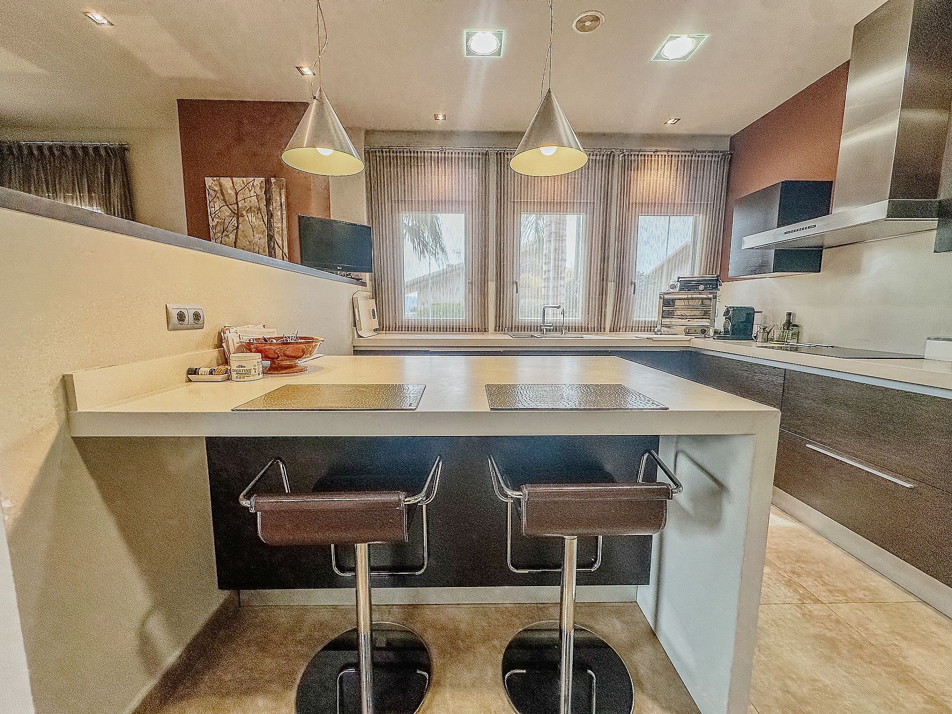 Resale - 5 Bedroom 5 Bathroom Villa in Elda - - Alicante Resale - 5 Bedroom 5 Bathroom Villa in Elda - - Alicante