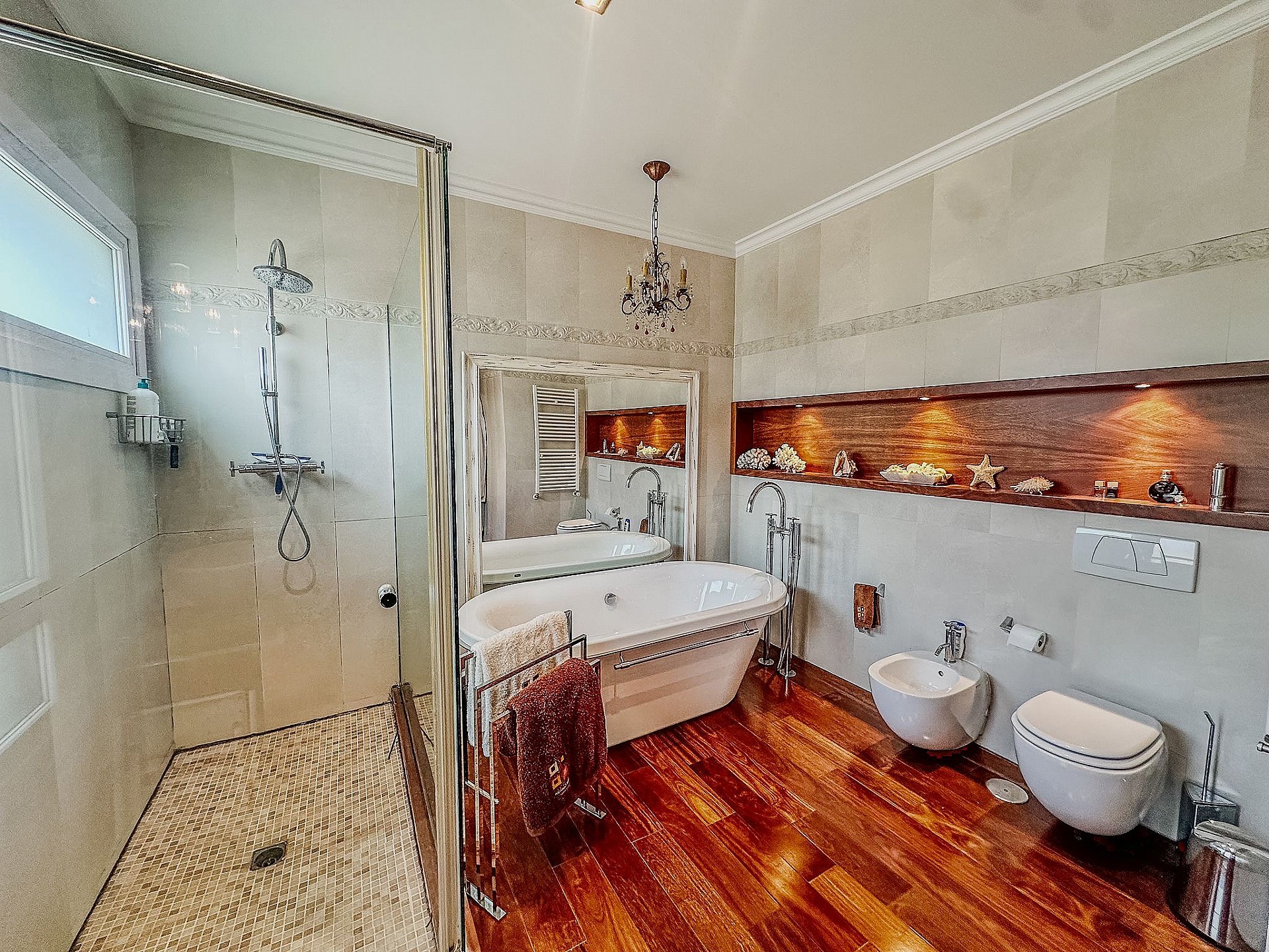 Resale - 5 Bedroom 5 Bathroom Villa in Elda - - Alicante Resale - 5 Bedroom 5 Bathroom Villa in Elda - - Alicante