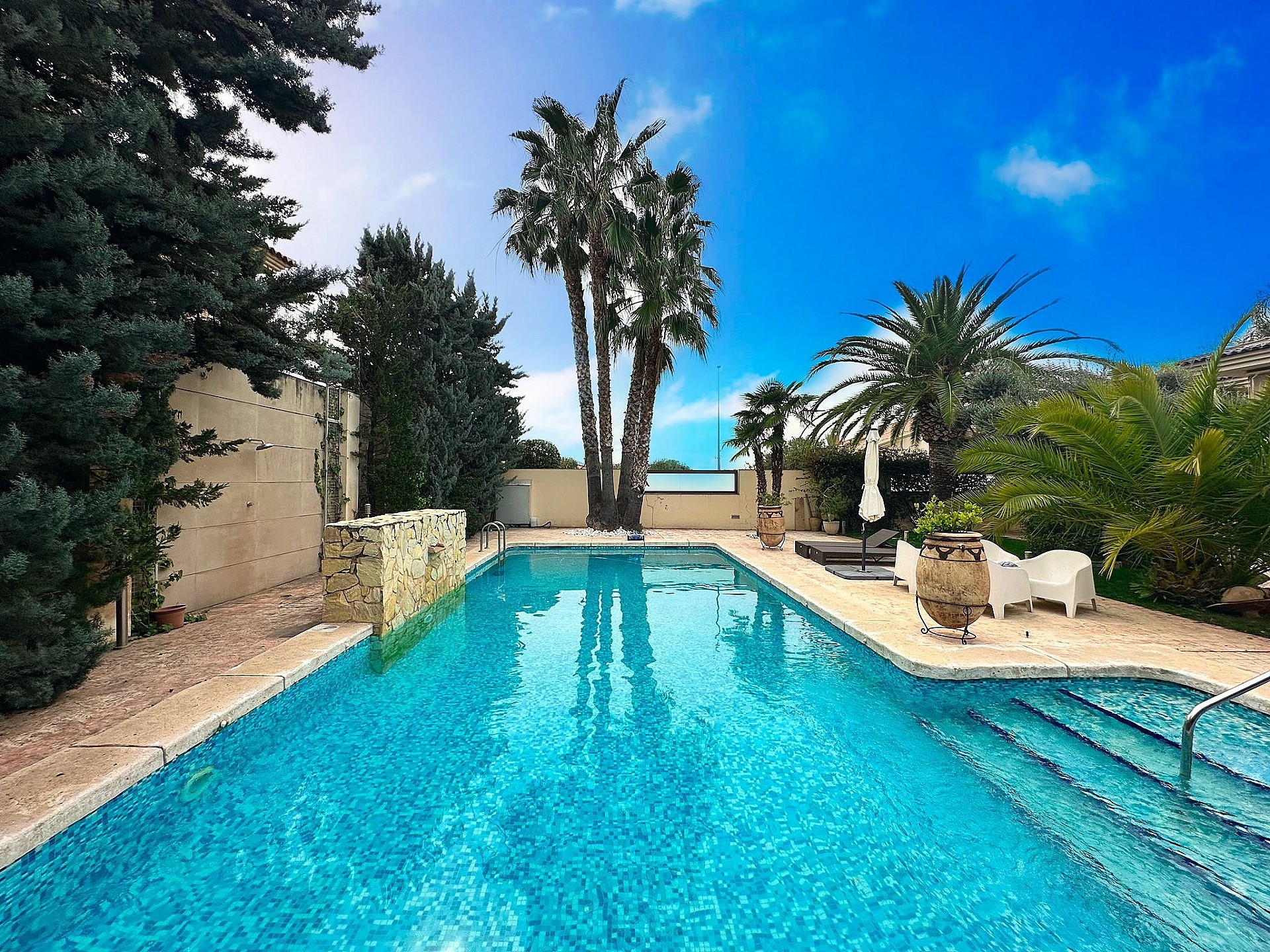 Resale - 5 Bedroom 5 Bathroom Villa in Elda - - Alicante Resale - 5 Bedroom 5 Bathroom Villa in Elda - - Alicante