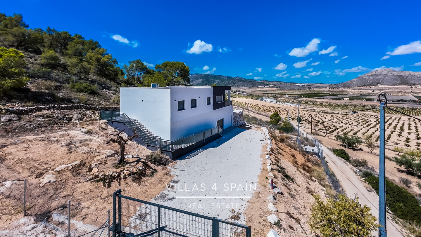 3 bedroom 2 bathroom  build villa with pool and garage