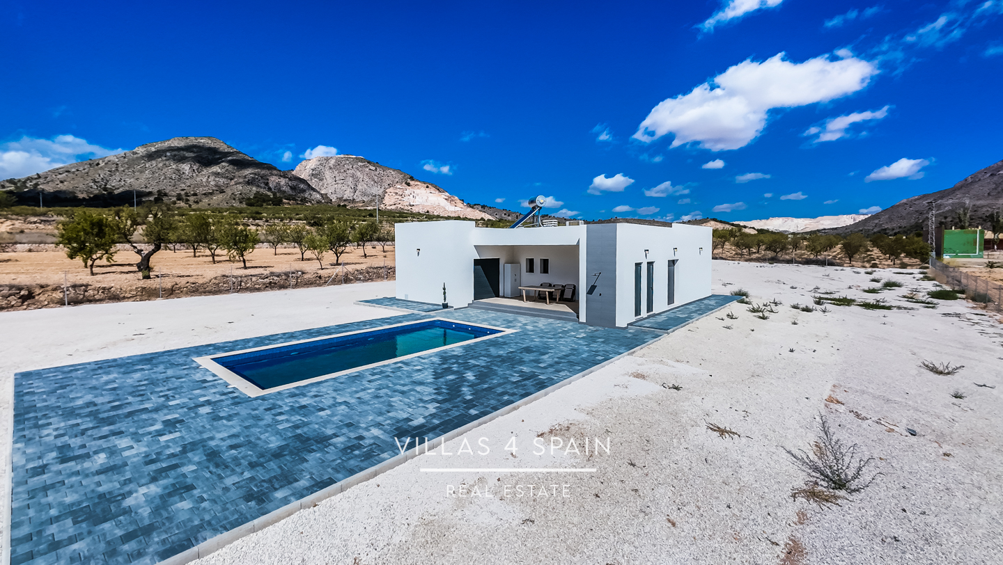 Resale - 3 bedroom 2 bathroom build villa with pool and garage - - Resale - 3 bedroom 2 bathroom build villa with pool and garage - -