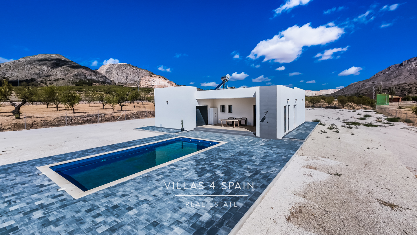 Resale - 3 bedroom 2 bathroom build villa with pool and garage - - Resale - 3 bedroom 2 bathroom build villa with pool and garage - -