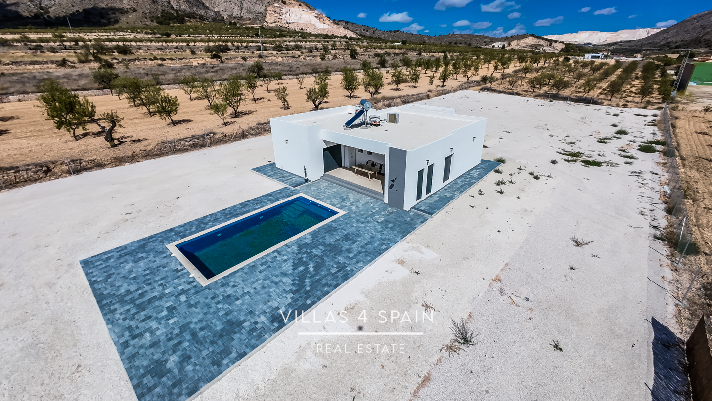 Resale - 3 bedroom 2 bathroom build villa with pool and garage - - Resale - 3 bedroom 2 bathroom build villa with pool and garage - -