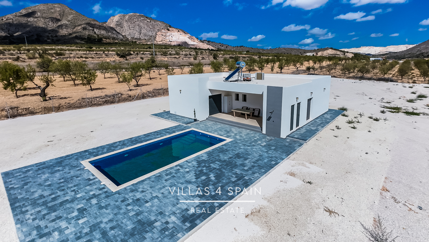 Resale - 3 bedroom 2 bathroom build villa with pool and garage - - Resale - 3 bedroom 2 bathroom build villa with pool and garage - -
