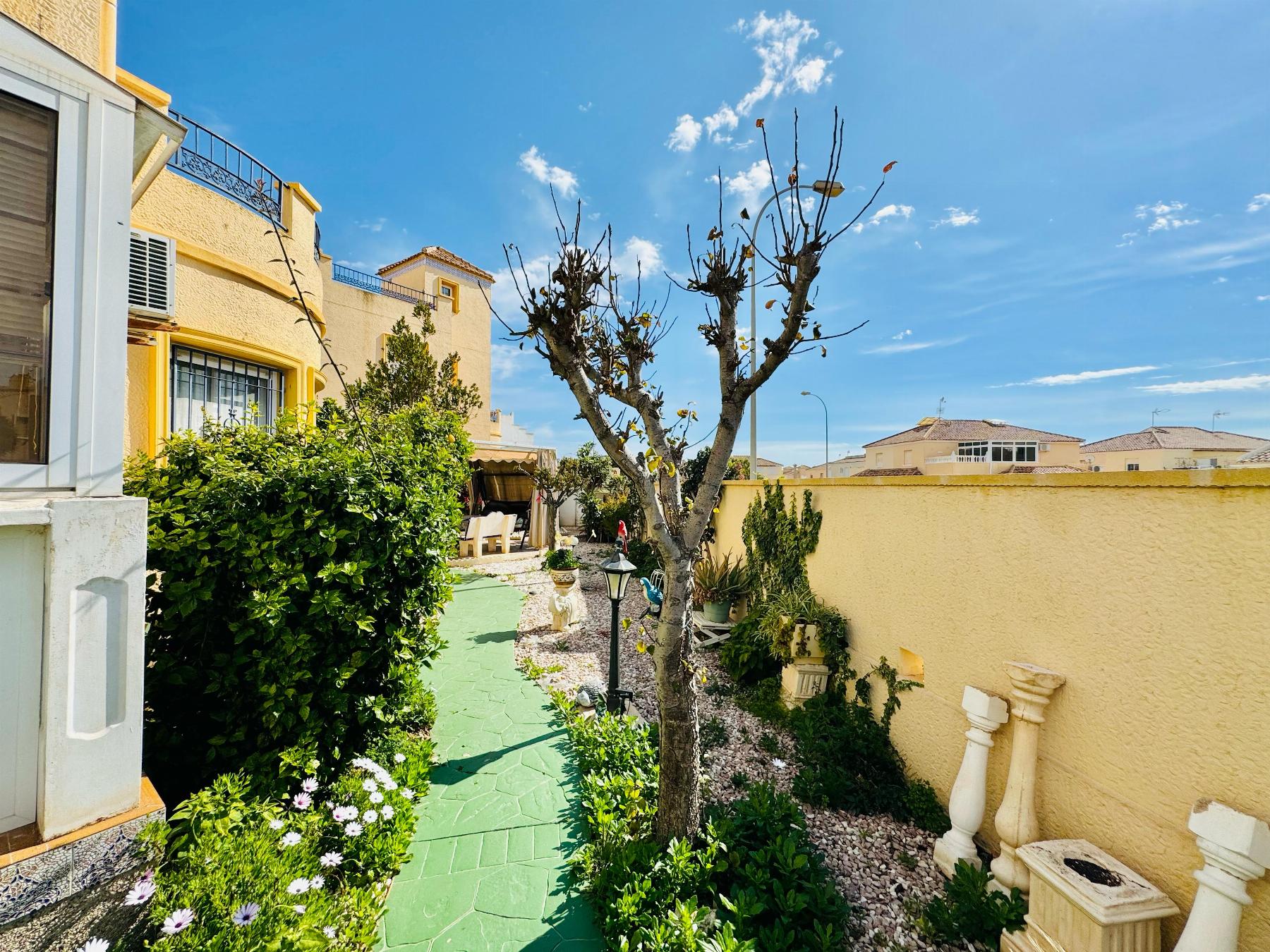 Resale - 3 Bedroom 2 Bathroom Chalet in Orihuela Costa - La Zenia- Orihuela costa - Alicante Resale - 3 Bedroom 2 Bathroom Chalet in Orihuela Costa - La Zenia- Orihuela costa - Alicante