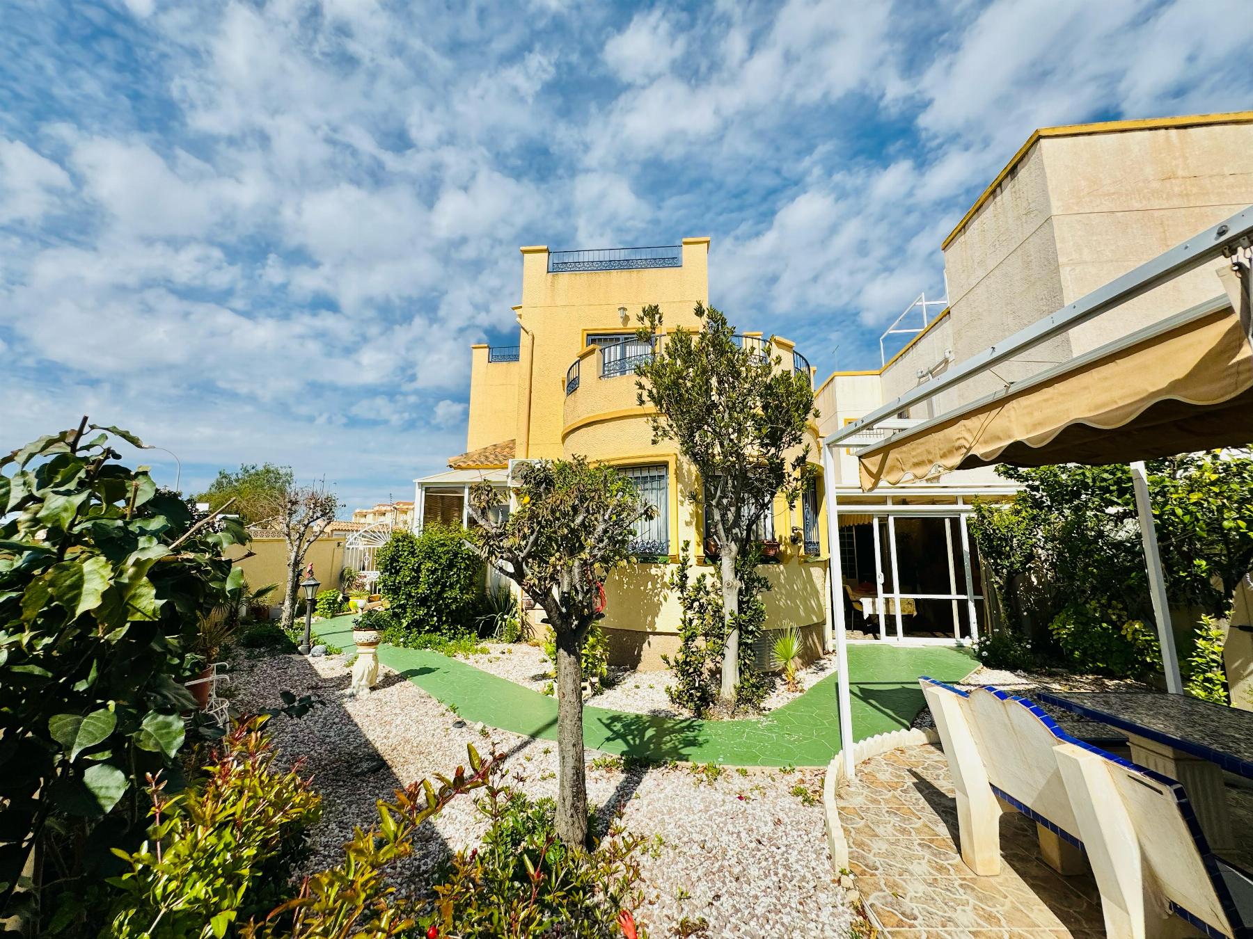 Resale - 3 Bedroom 2 Bathroom Chalet in Orihuela Costa - La Zenia- Orihuela costa - Alicante Resale - 3 Bedroom 2 Bathroom Chalet in Orihuela Costa - La Zenia- Orihuela costa - Alicante