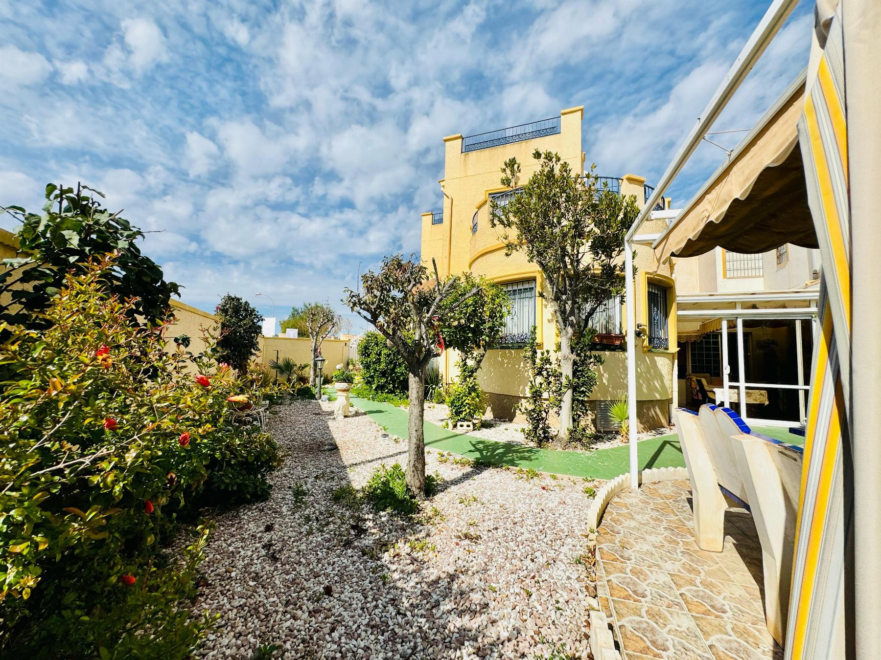 Resale - 3 Bedroom 2 Bathroom Chalet in Orihuela Costa - La Zenia- Orihuela costa - Alicante Resale - 3 Bedroom 2 Bathroom Chalet in Orihuela Costa - La Zenia- Orihuela costa - Alicante