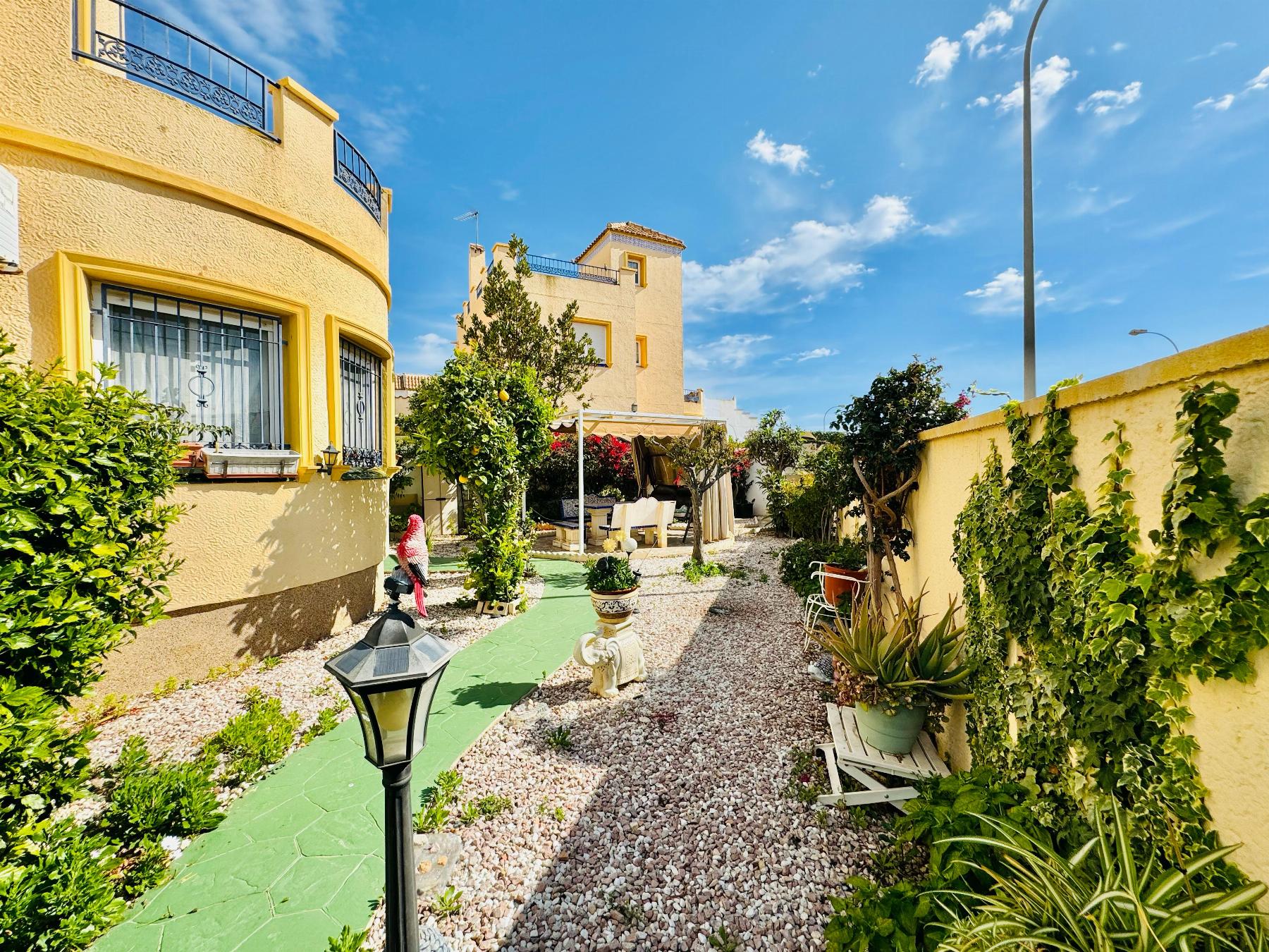 Resale - 3 Bedroom 2 Bathroom Chalet in Orihuela Costa - La Zenia- Orihuela costa - Alicante Resale - 3 Bedroom 2 Bathroom Chalet in Orihuela Costa - La Zenia- Orihuela costa - Alicante