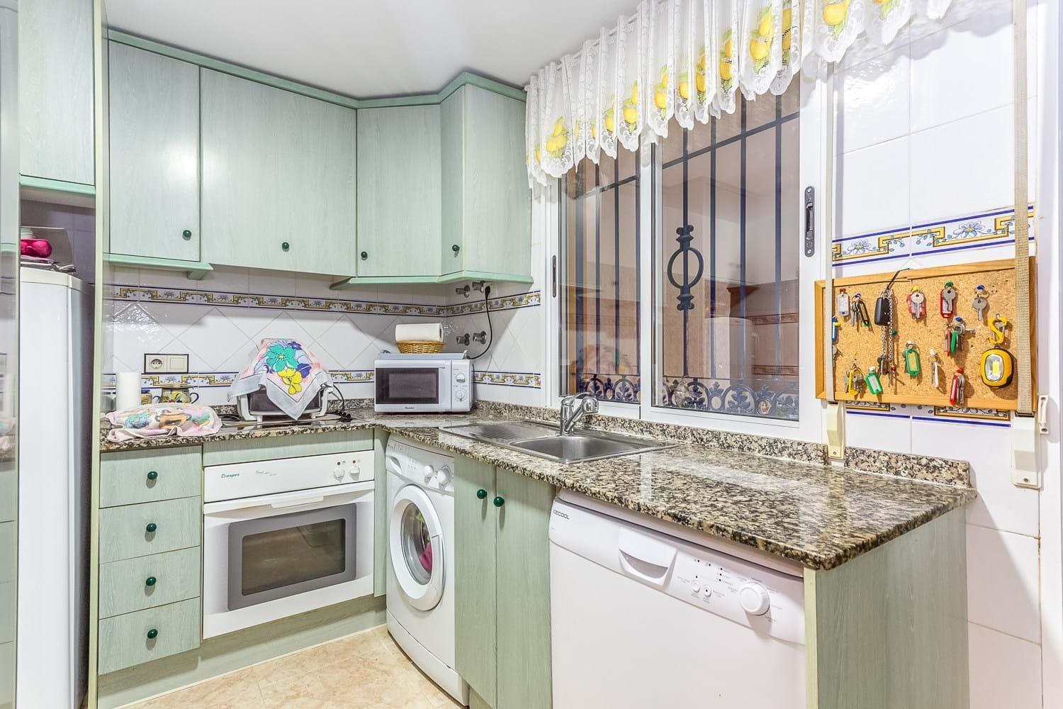 Resale - 3 Bedroom 2 Bathroom Chalet in Orihuela Costa - La Zenia- Orihuela costa - Alicante Resale - 3 Bedroom 2 Bathroom Chalet in Orihuela Costa - La Zenia- Orihuela costa - Alicante