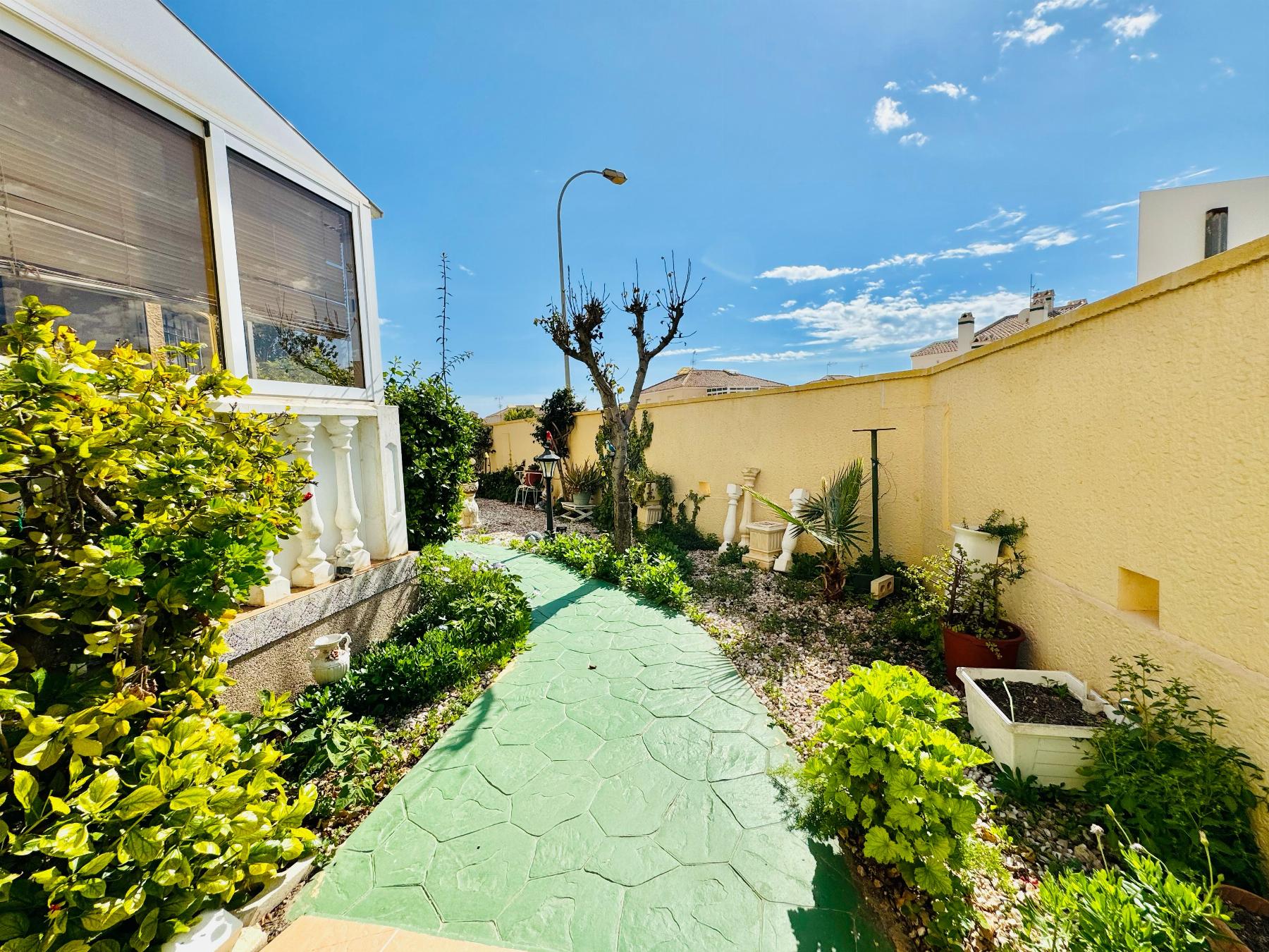 Resale - 3 Bedroom 2 Bathroom Chalet in Orihuela Costa - La Zenia- Orihuela costa - Alicante Resale - 3 Bedroom 2 Bathroom Chalet in Orihuela Costa - La Zenia- Orihuela costa - Alicante