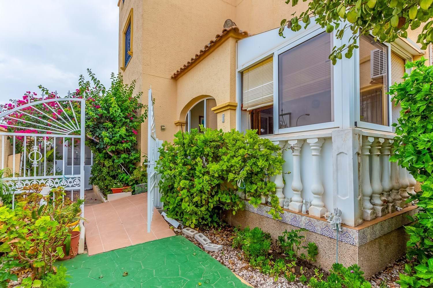 Resale - 3 Bedroom 2 Bathroom Chalet in Orihuela Costa - La Zenia- Orihuela costa - Alicante Resale - 3 Bedroom 2 Bathroom Chalet in Orihuela Costa - La Zenia- Orihuela costa - Alicante