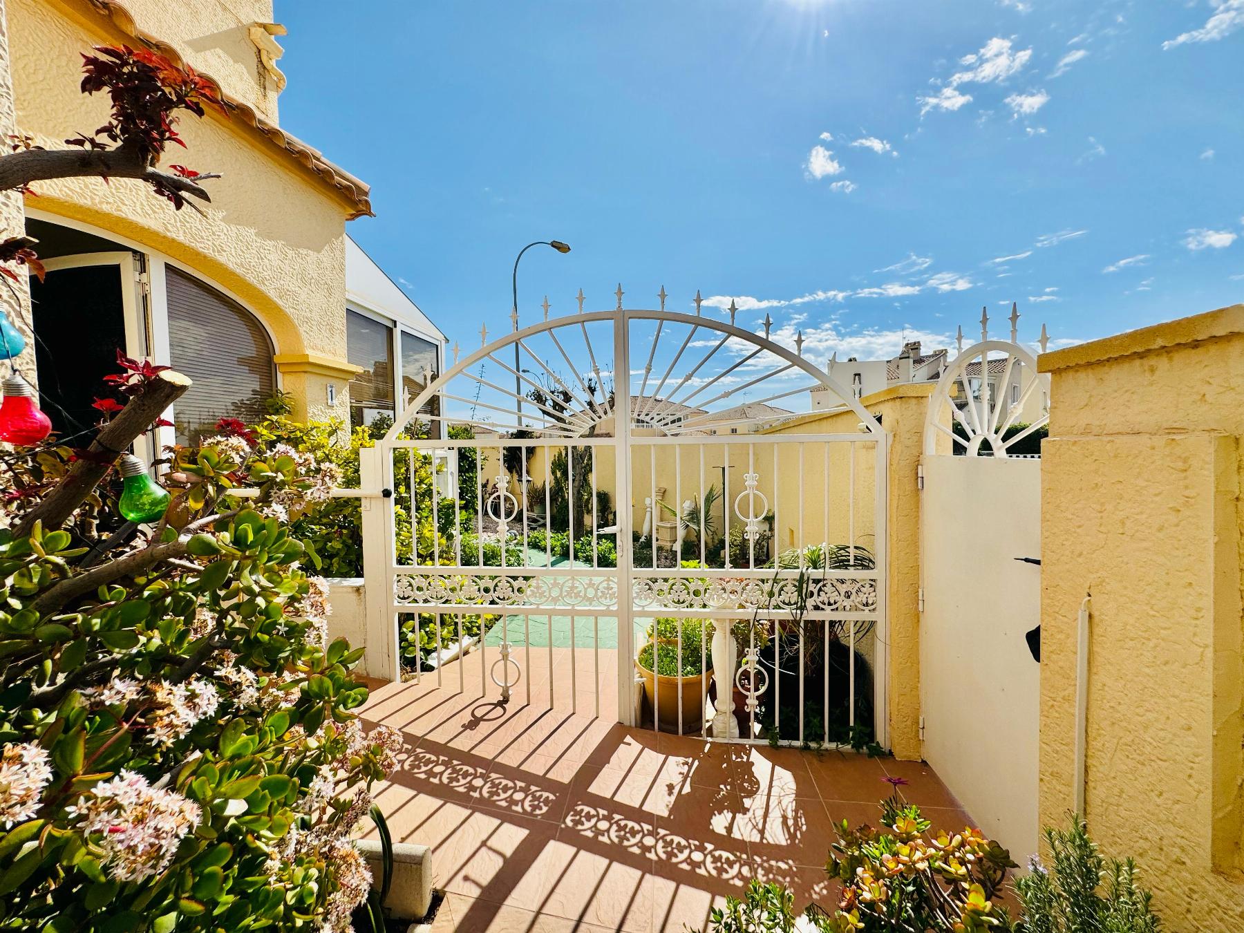 Resale - 3 Bedroom 2 Bathroom Chalet in Orihuela Costa - La Zenia- Orihuela costa - Alicante Resale - 3 Bedroom 2 Bathroom Chalet in Orihuela Costa - La Zenia- Orihuela costa - Alicante