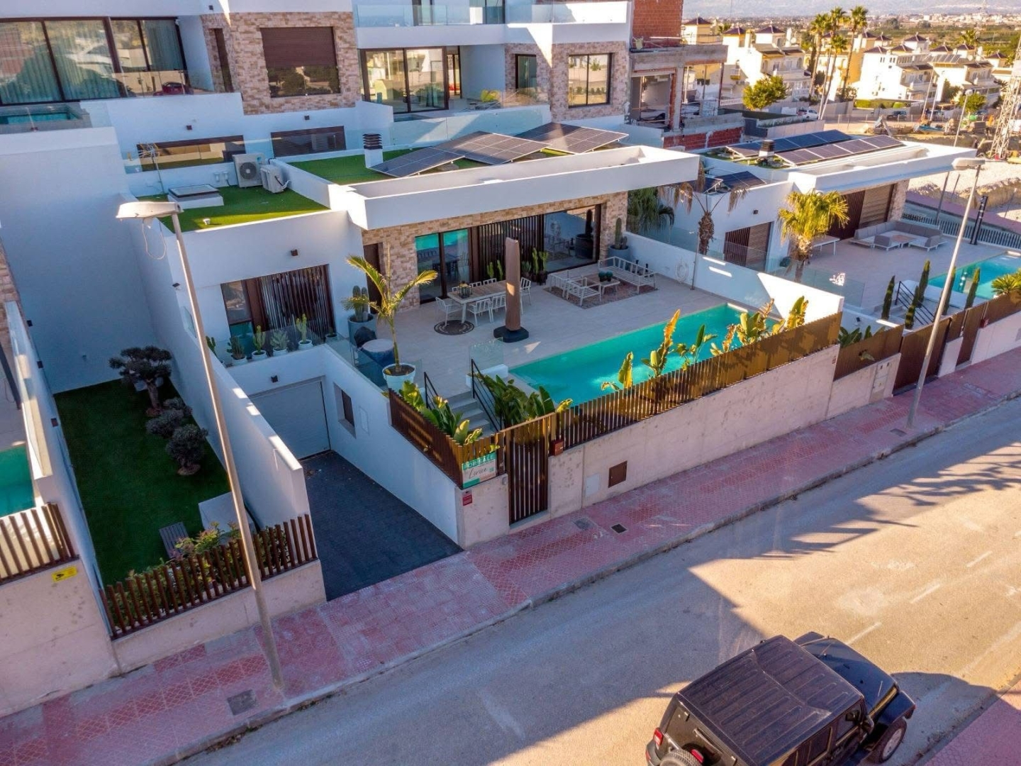 Resale - 4 bed 3 bath villa with private pool and garage in ciudad quesada - - Resale - 4 bed 3 bath villa with private pool and garage in ciudad quesada - -