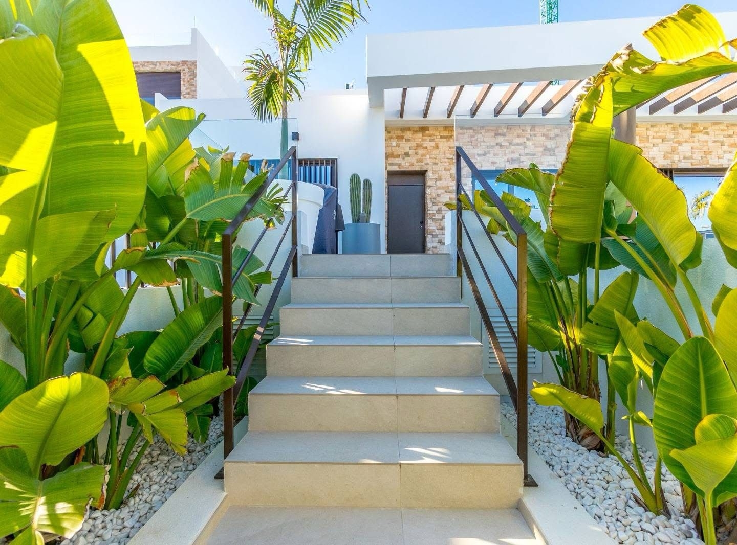Resale - 4 bed 3 bath villa with private pool and garage in ciudad quesada - - Resale - 4 bed 3 bath villa with private pool and garage in ciudad quesada - -