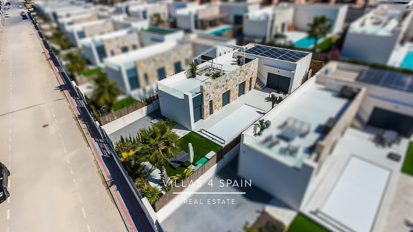 Resale - 3 Bed 2 Bath Villa with Private Pool and Parking in Algorfa - La finca golf Polígono Sector III-Campo de Go - Alicante Resale - 3 Bed 2 Bath Villa with Private Pool and Parking in Algorfa - La finca golf Polígono Sector III-Campo de Go - Alicante