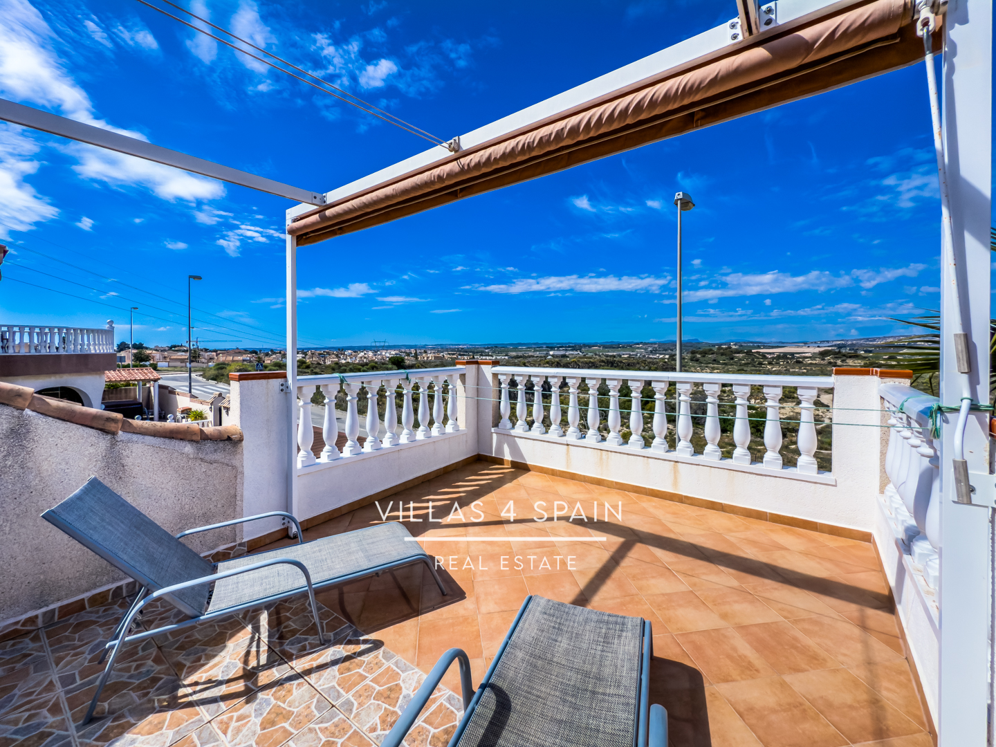 Resale - 4 Bed 2 Bath Detached Villa with Private Pool in Rojales, Ciudad Quesada - AV. Rio Tajo - Alicante Resale - 4 Bed 2 Bath Detached Villa with Private Pool in Rojales, Ciudad Quesada - AV. Rio Tajo - Alicante