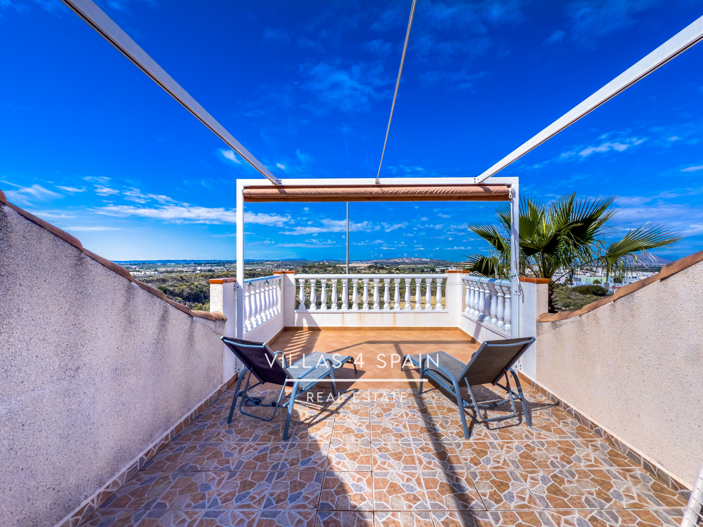 Resale - 4 Bed 2 Bath Detached Villa with Private Pool in Rojales, Ciudad Quesada - AV. Rio Tajo - Alicante Resale - 4 Bed 2 Bath Detached Villa with Private Pool in Rojales, Ciudad Quesada - AV. Rio Tajo - Alicante