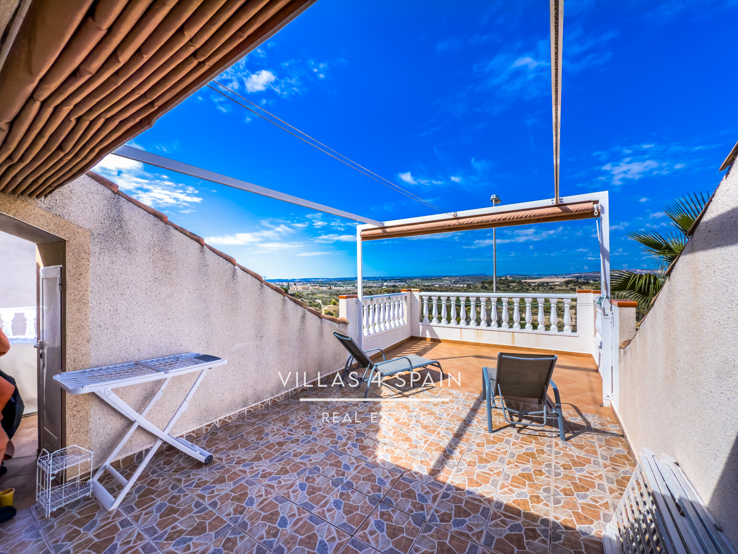 Resale - 4 Bed 2 Bath Detached Villa with Private Pool in Rojales, Ciudad Quesada - AV. Rio Tajo - Alicante Resale - 4 Bed 2 Bath Detached Villa with Private Pool in Rojales, Ciudad Quesada - AV. Rio Tajo - Alicante