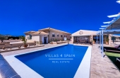 CV4S2853, 5 Bed 5 Bath Country Villa with Stables and 33.500m2 plot