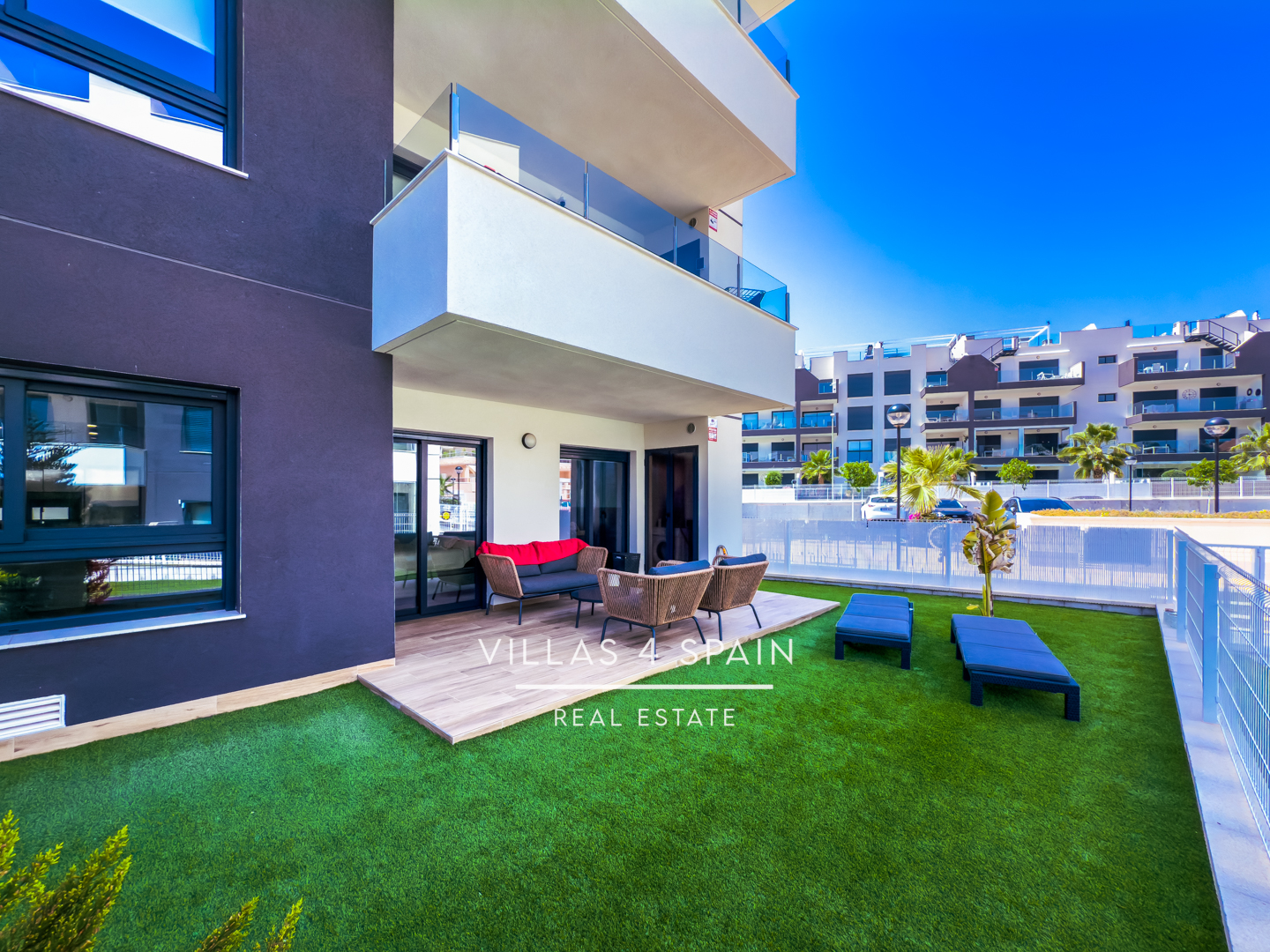 Resale - 2 Bed 2 Bath Groundfloor Apartment with front garden in Villamartin - C. Gigantes y Cabezudos - Alicante Resale - 2 Bed 2 Bath Groundfloor Apartment with front garden in Villamartin - C. Gigantes y Cabezudos - Alicante
