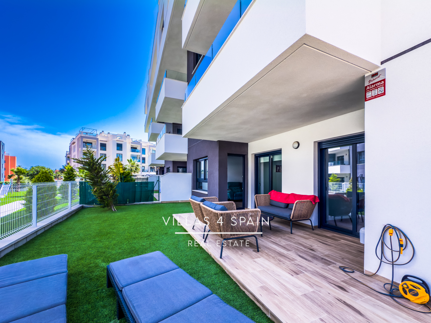 Resale - 2 Bed 2 Bath Groundfloor Apartment with front garden in Villamartin - C. Gigantes y Cabezudos - Alicante Resale - 2 Bed 2 Bath Groundfloor Apartment with front garden in Villamartin - C. Gigantes y Cabezudos - Alicante