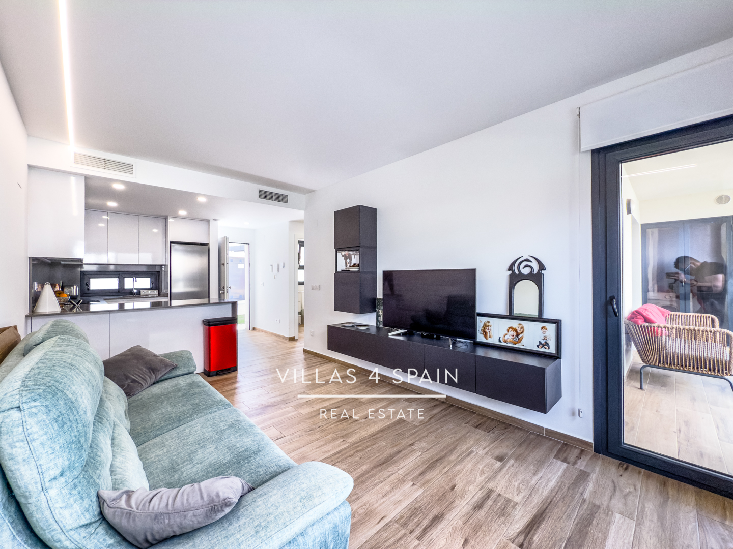 Resale - 2 Bed 2 Bath Groundfloor Apartment with front garden in Villamartin - C. Gigantes y Cabezudos - Alicante Resale - 2 Bed 2 Bath Groundfloor Apartment with front garden in Villamartin - C. Gigantes y Cabezudos - Alicante