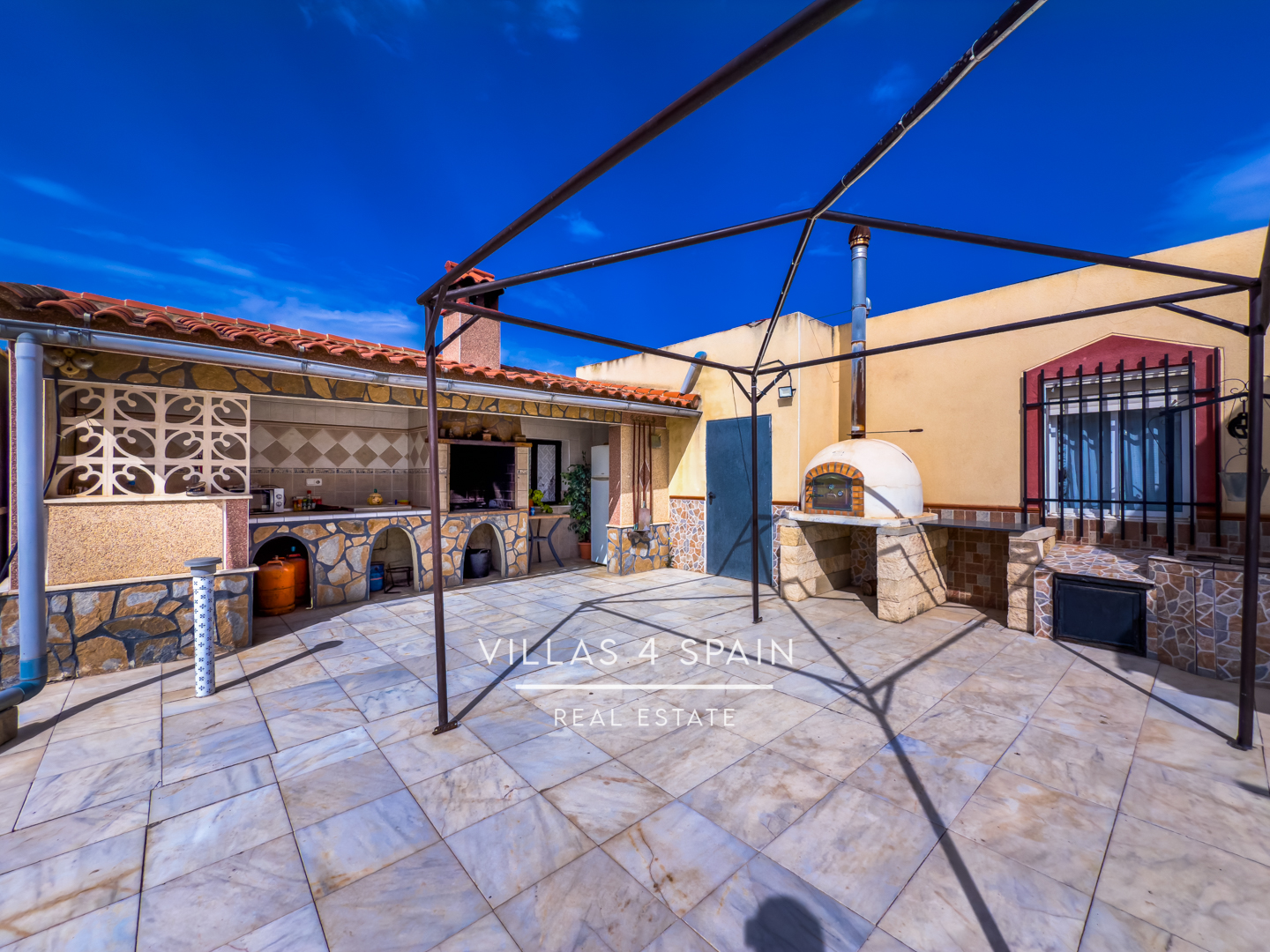 Resale - 3 Bed 3 Bath Villa with Private Pool and Expansive 12,000m² Plot in Hondón de las Nieves - Carr. a Hondón de los Frailes - Alicante Resale - 3 Bed 3 Bath Villa with Private Pool and Expansive 12,000m² Plot in Hondón de las Nieves - Carr. a Hondón de los Frailes - Alicante